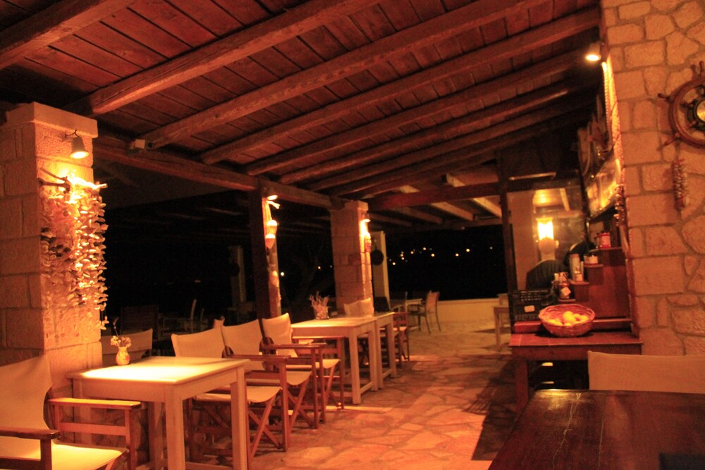 Irides Luxury Beach Hotel