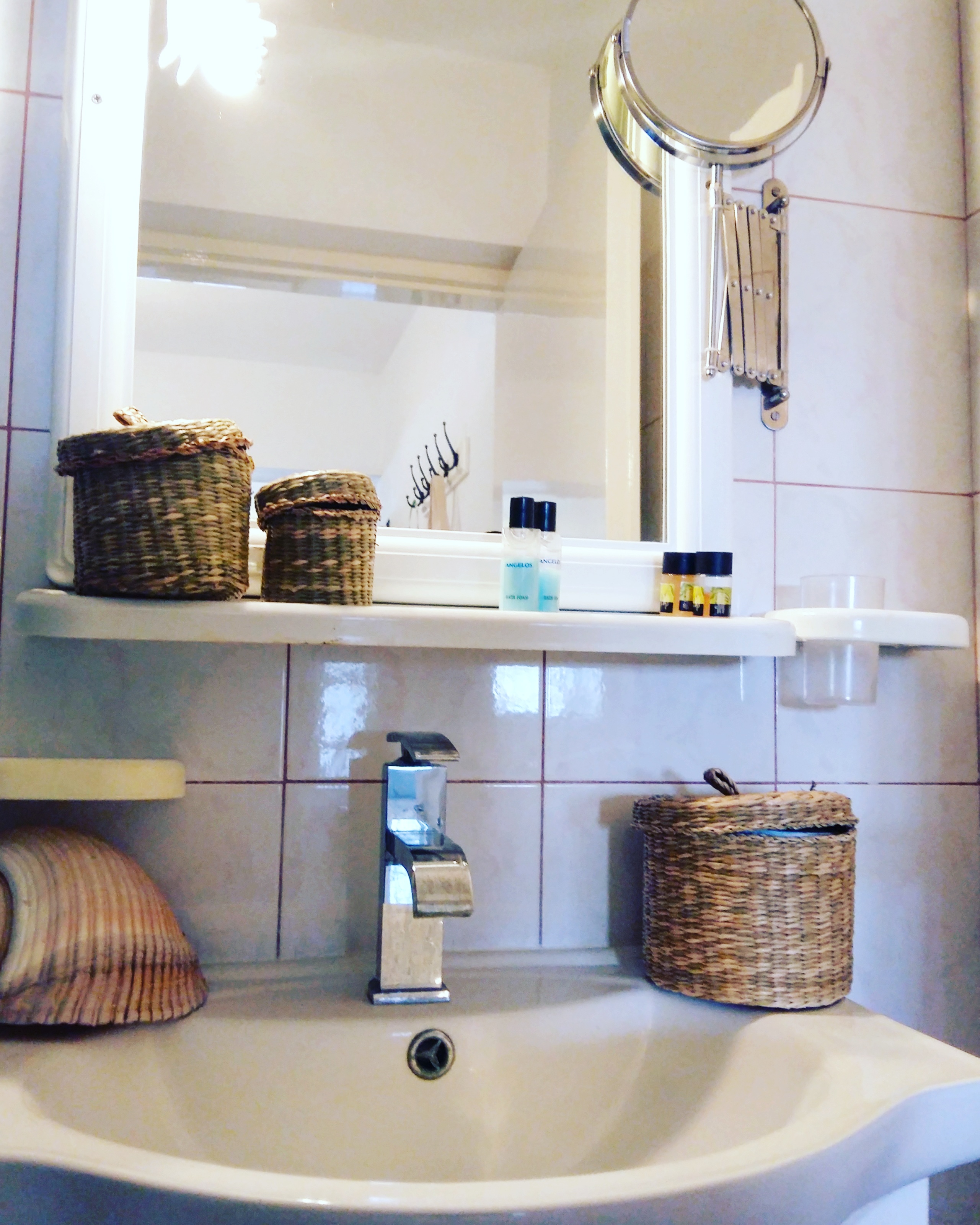 Angelos Suites