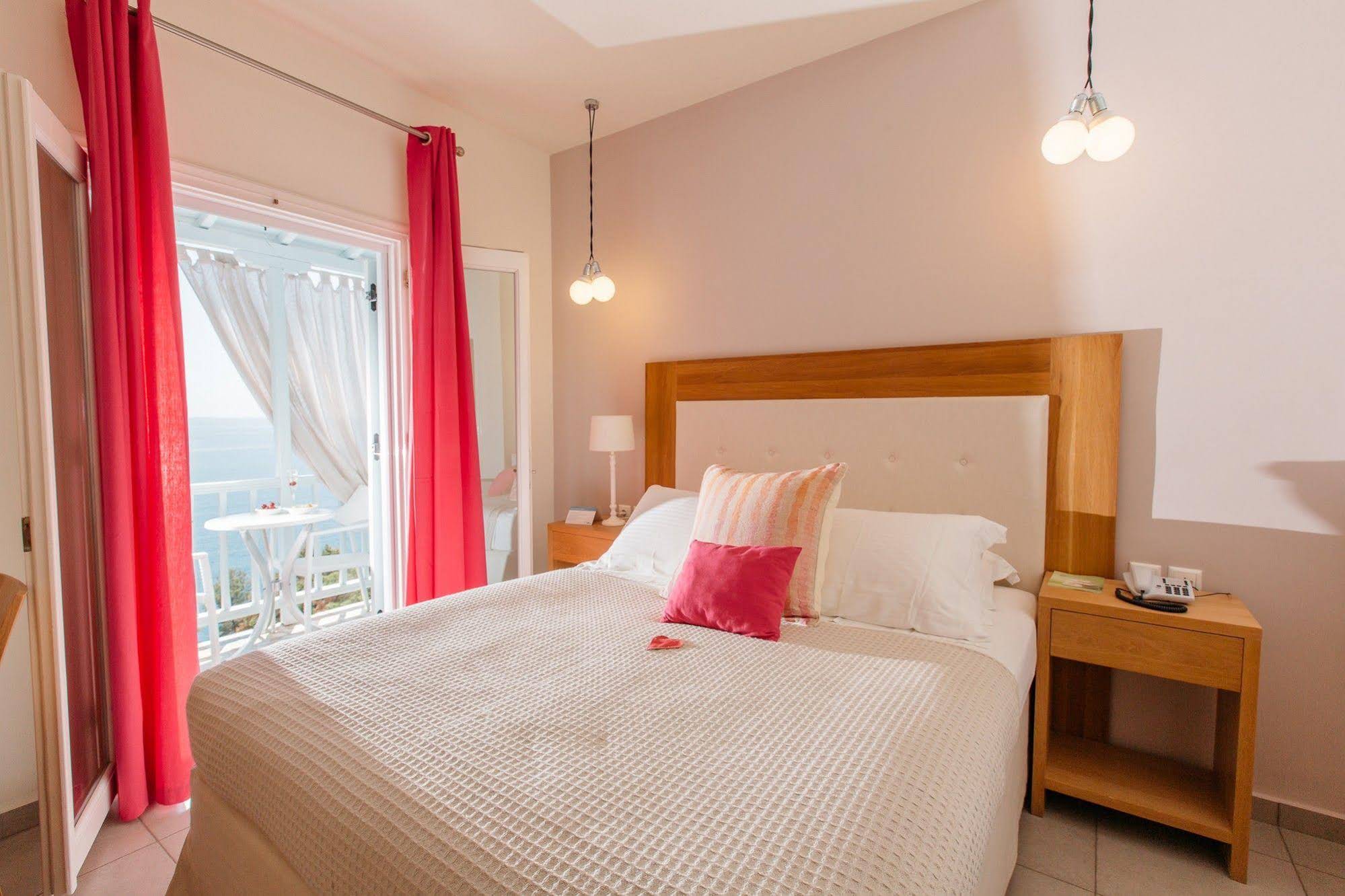 Ikion Hotel