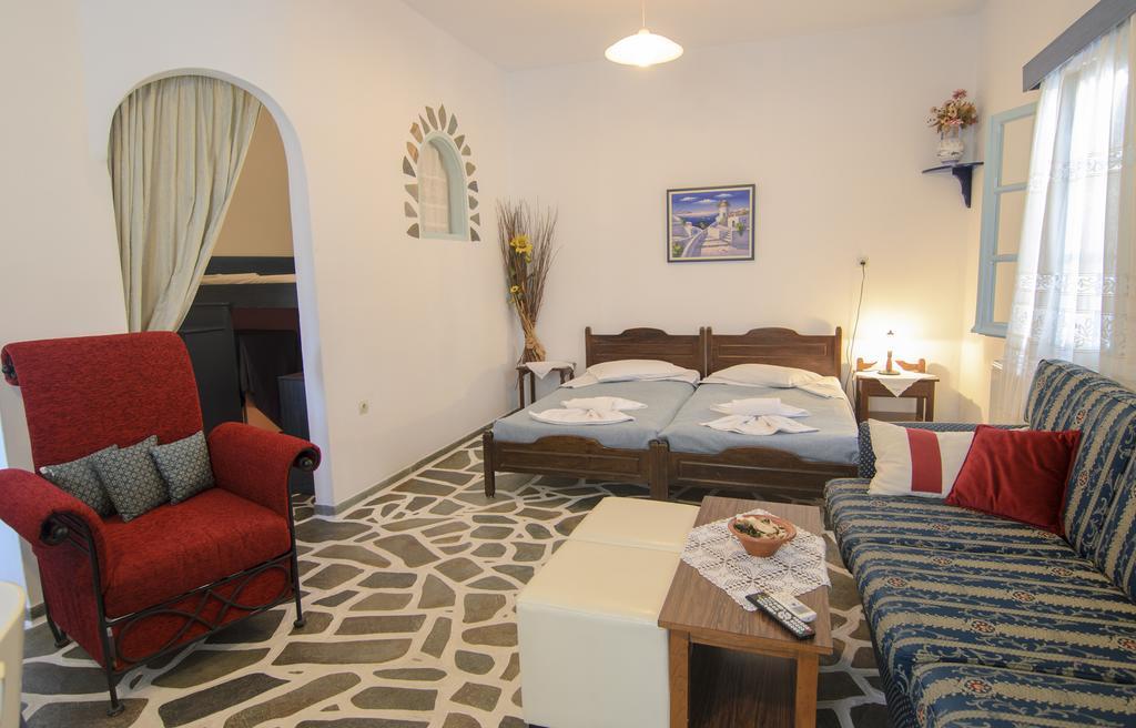 Evi's Studios Tholaria