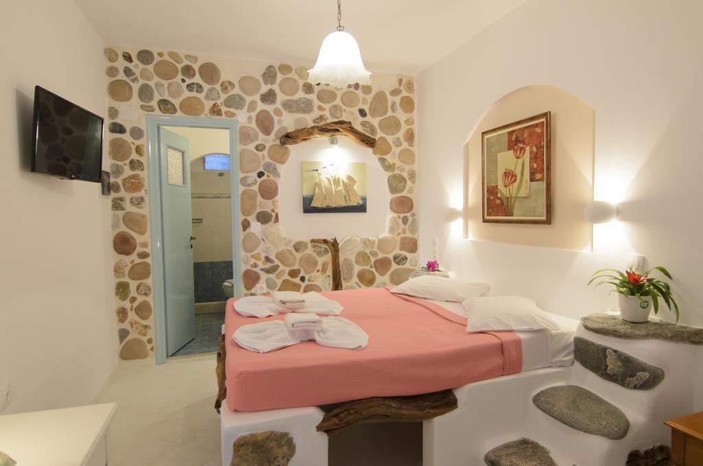 Evi's Studios Tholaria