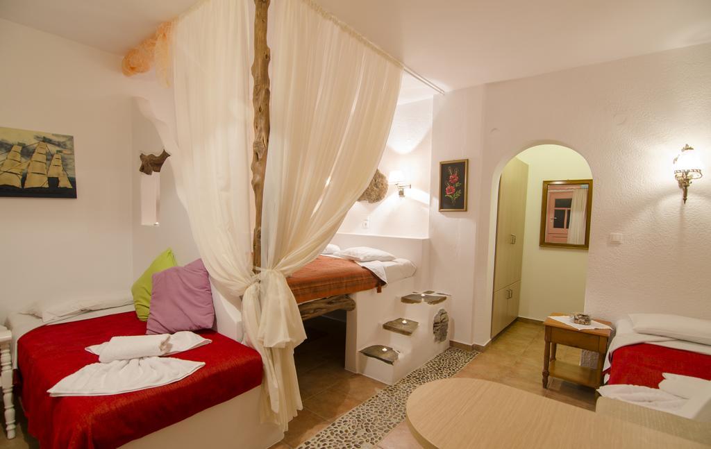 Evi's Studios Tholaria