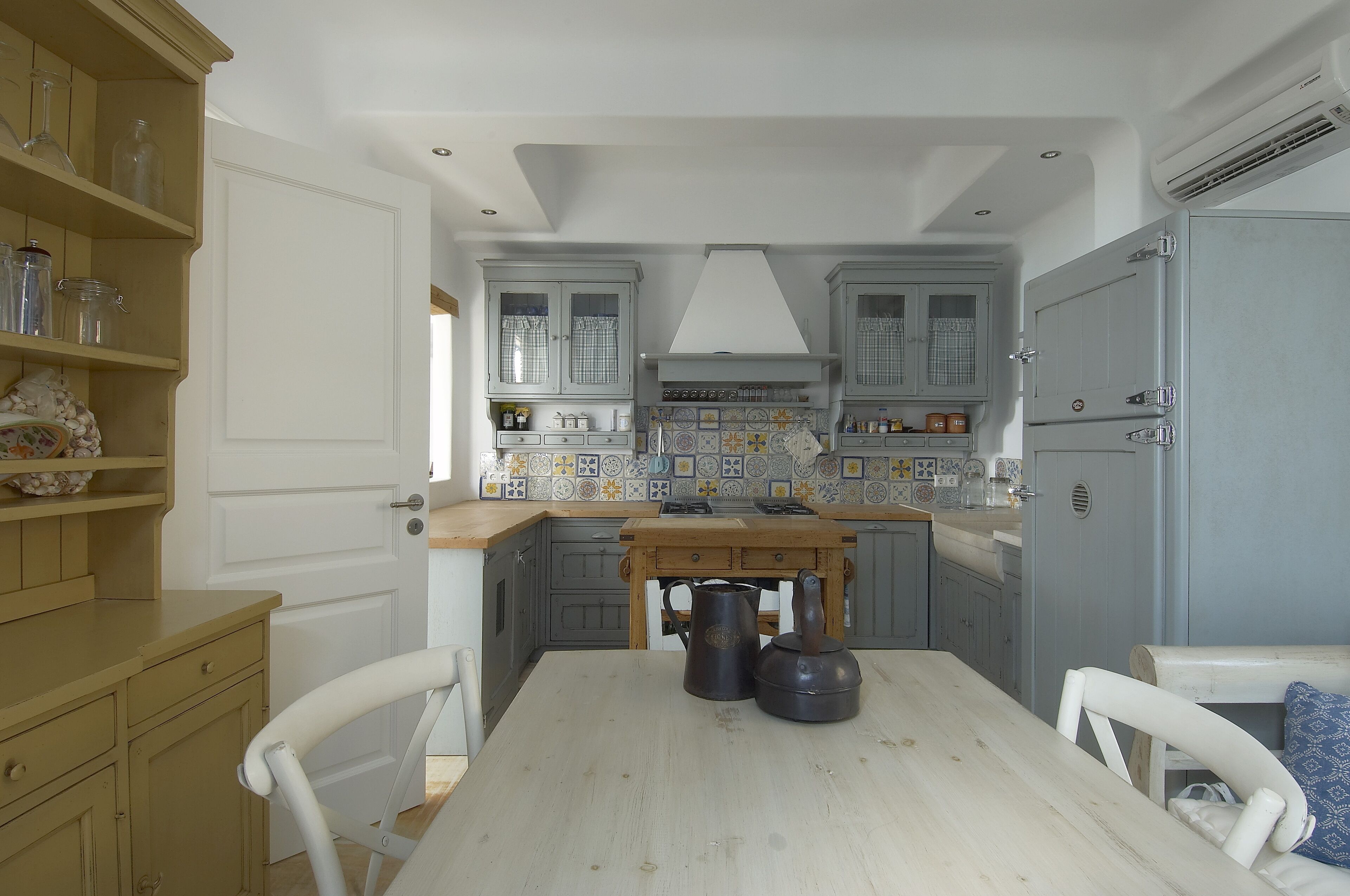 Seaside luxury villa by VillaRentalsgr