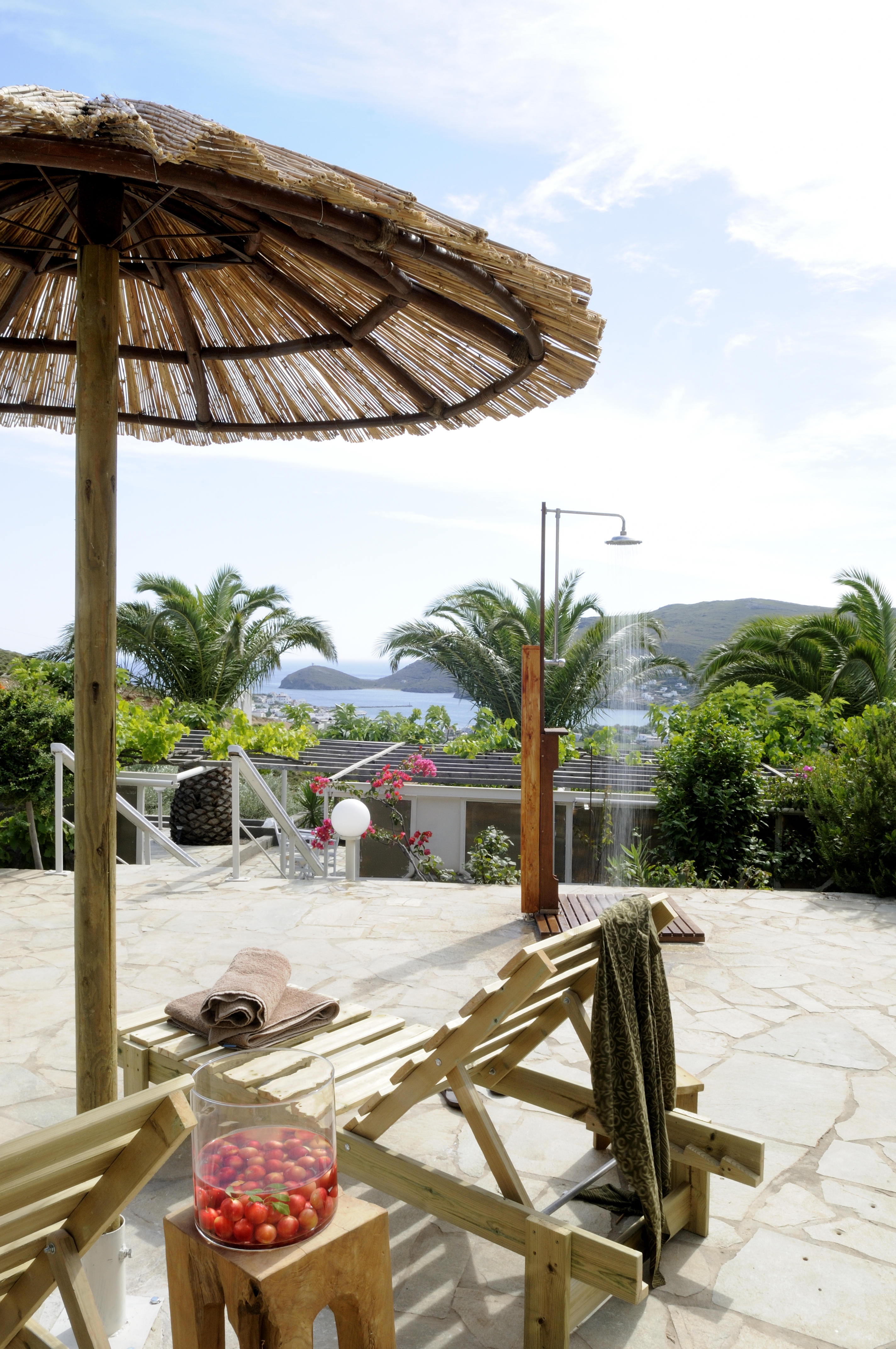 Kymothoi Rooms & Pool Bar