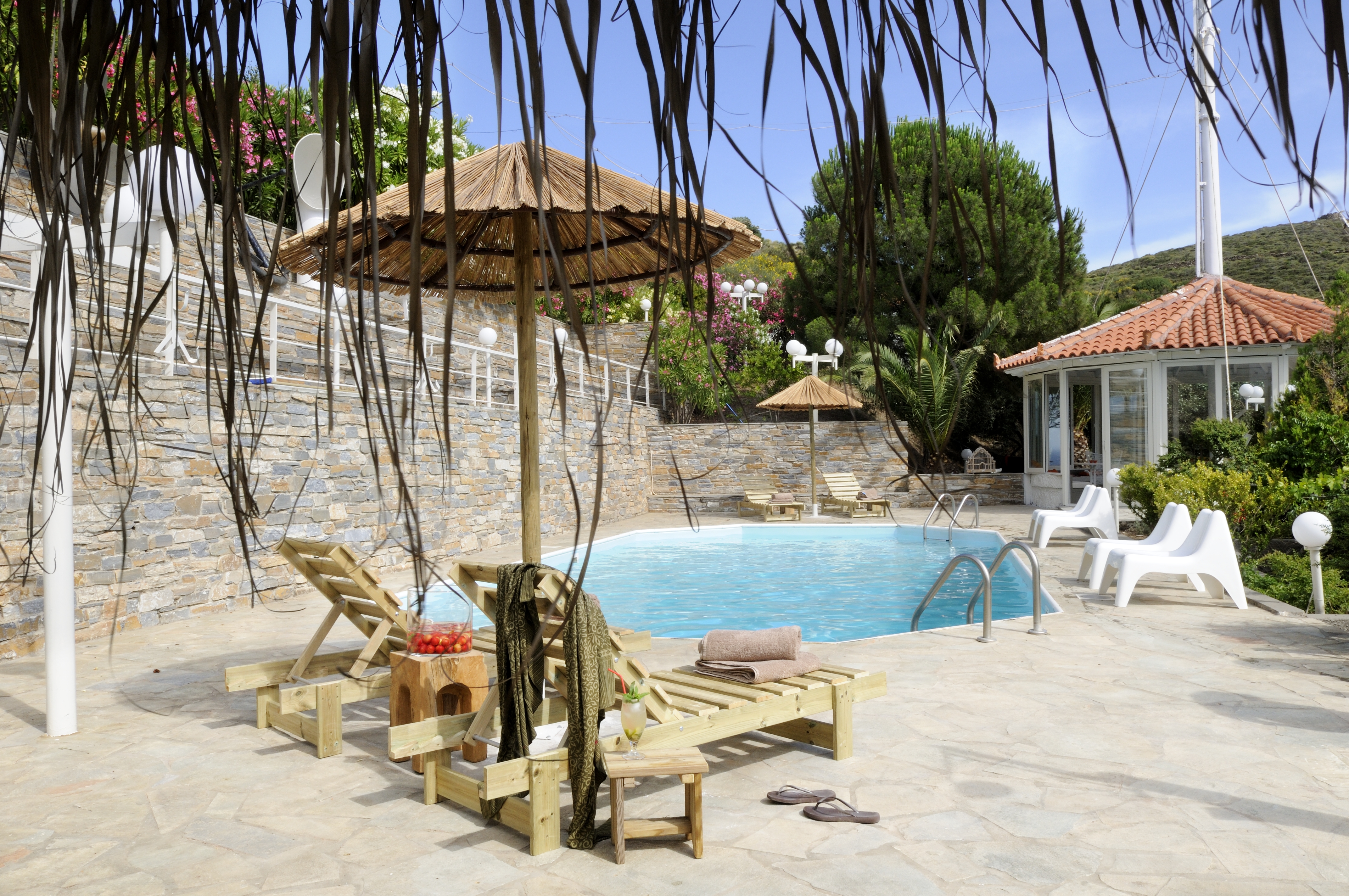 Kymothoi Rooms & Pool Bar
