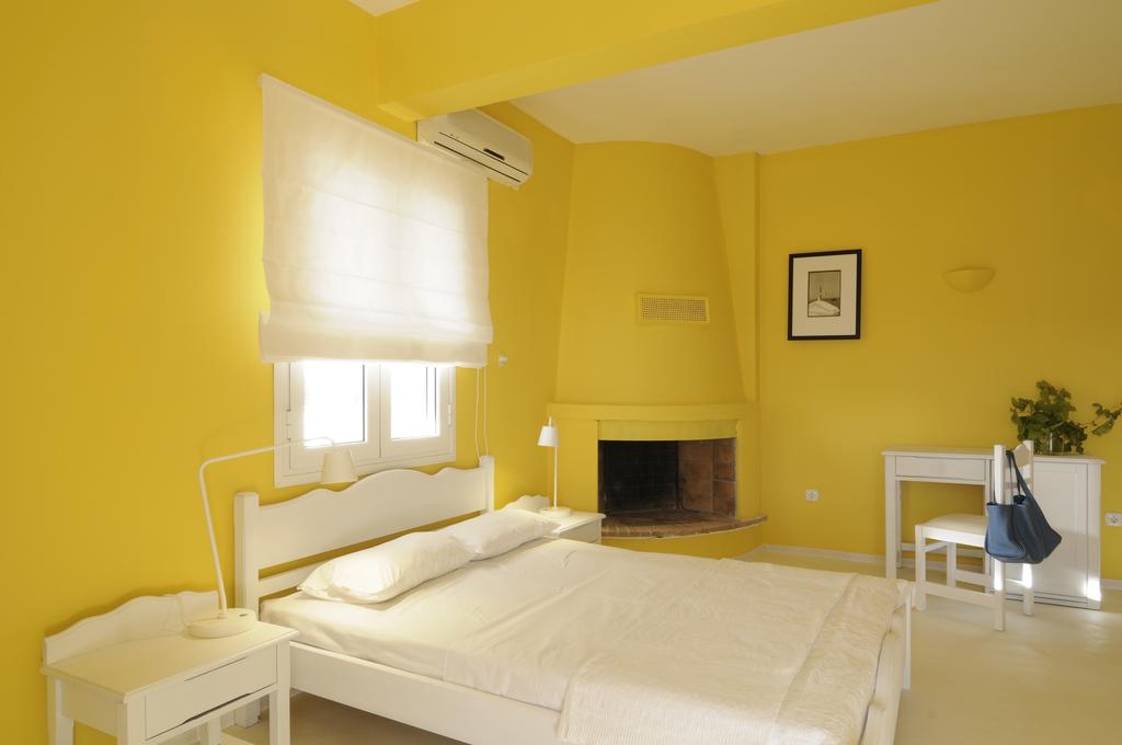 Kymothoi Rooms & Pool Bar