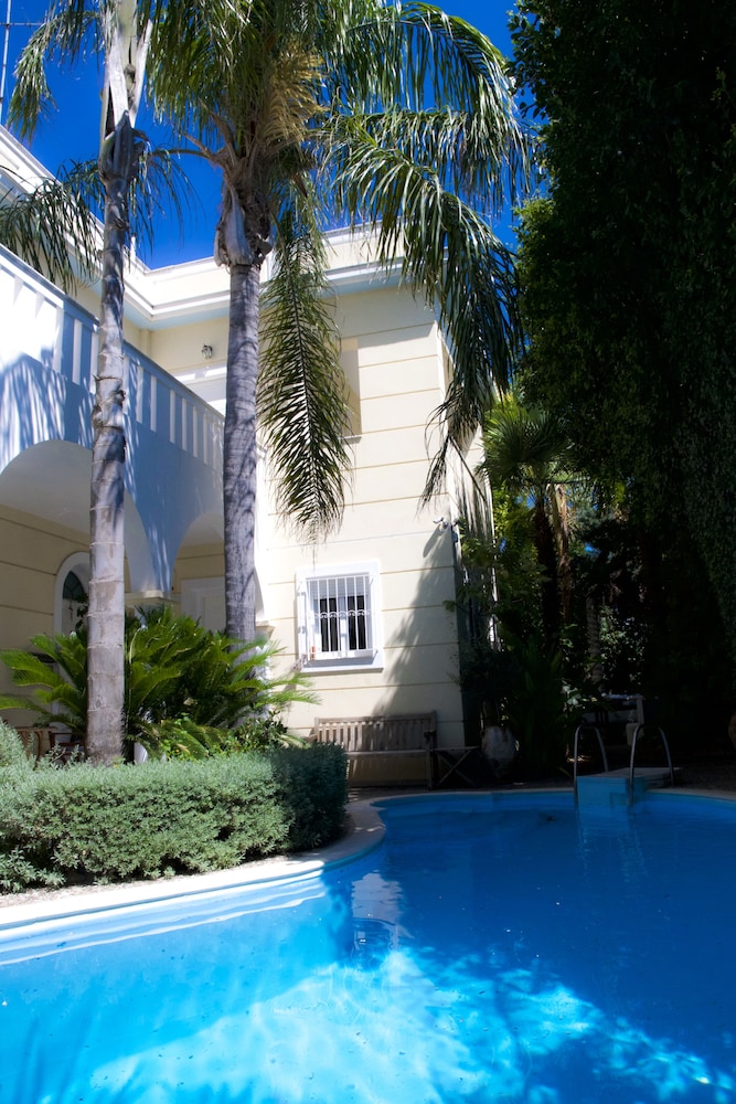 Luxurious Villa Hidden Paradise