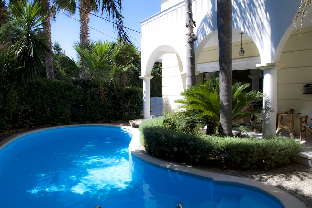 Luxurious Villa Hidden Paradise