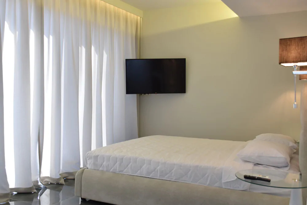 24K Athena Suites