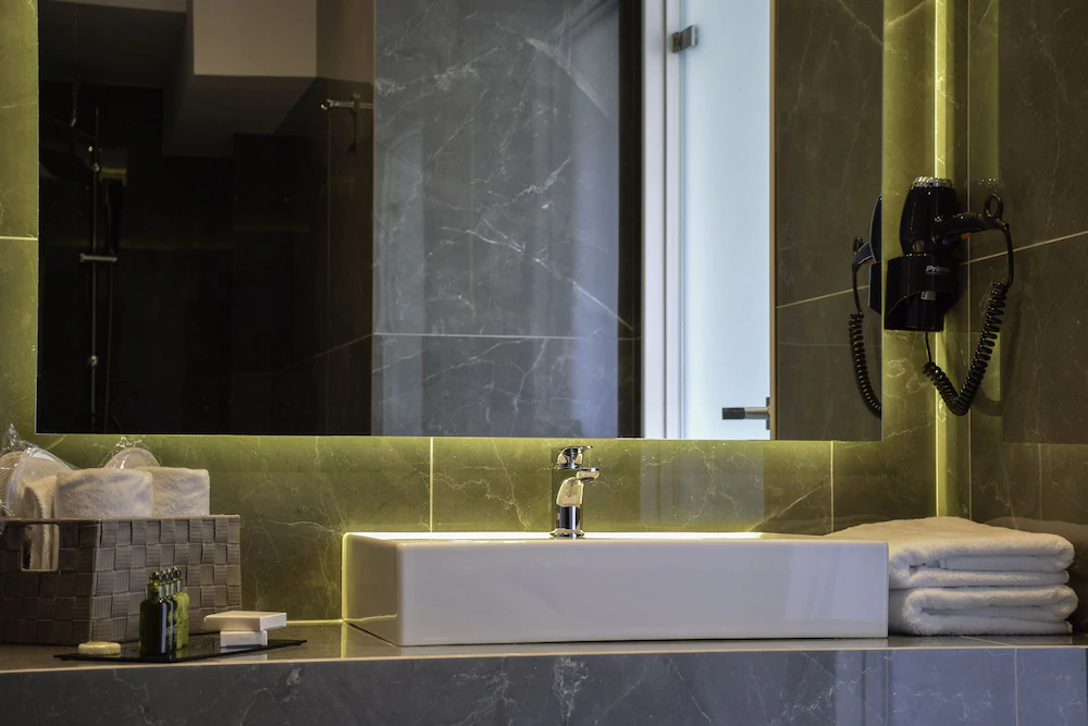 24K Athena Suites