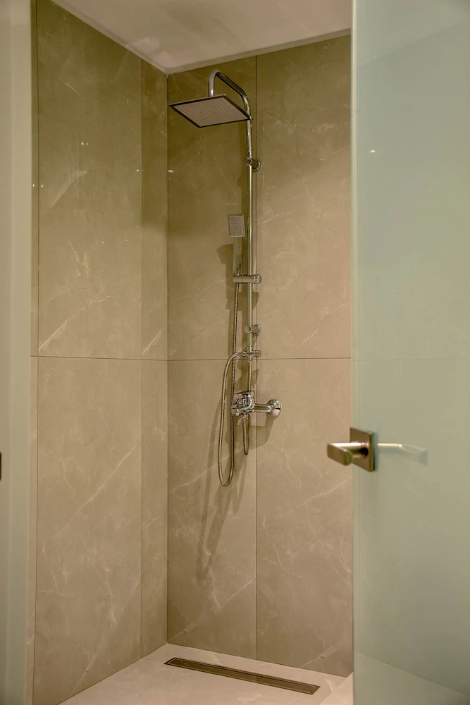 24K Athena Suites