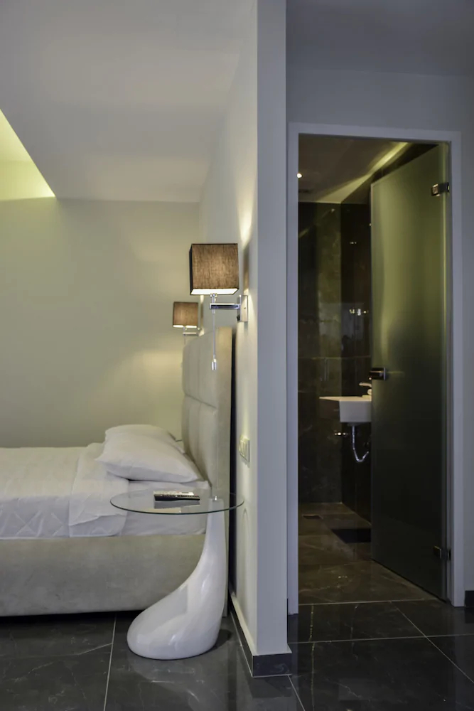 24K Athena Suites