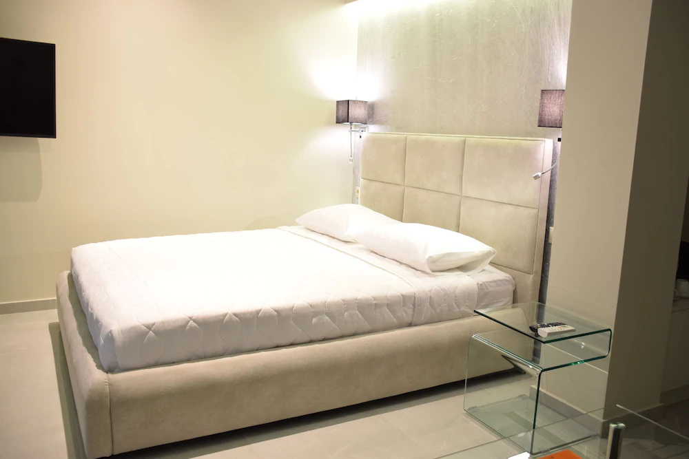 24K Athena Suites
