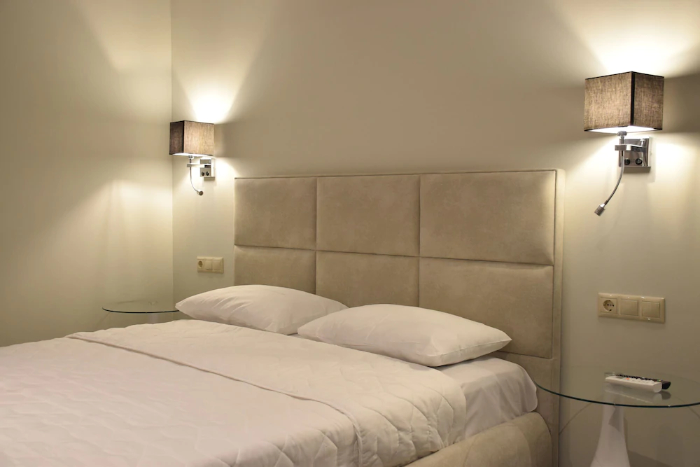 24K Athena Suites
