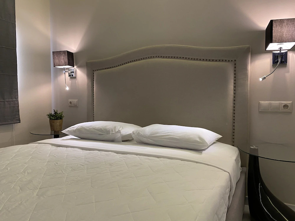 24K Athena Suites