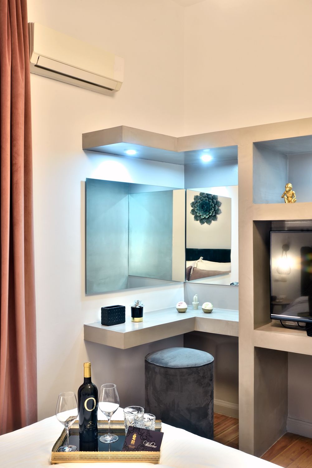2 Mazi Suites