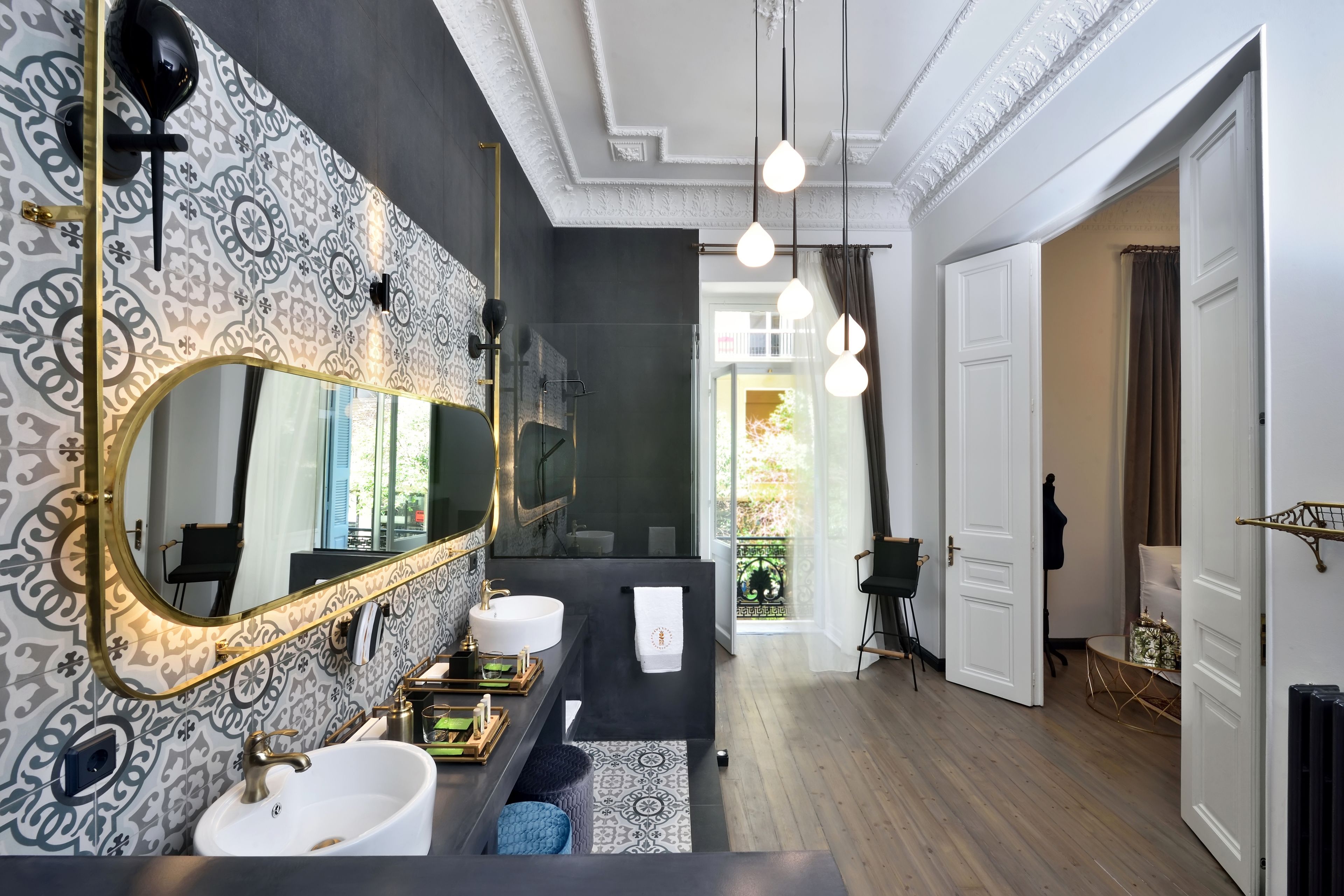 2 Mazi Suites