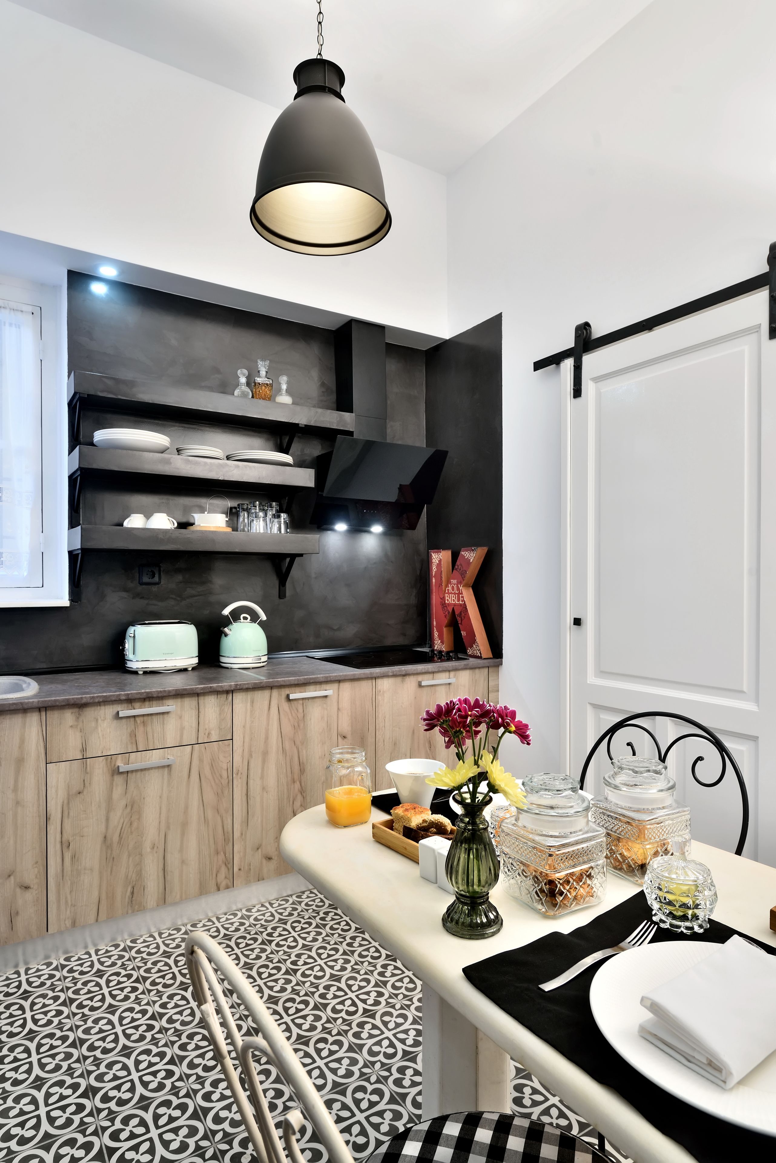 2 Mazi Suites