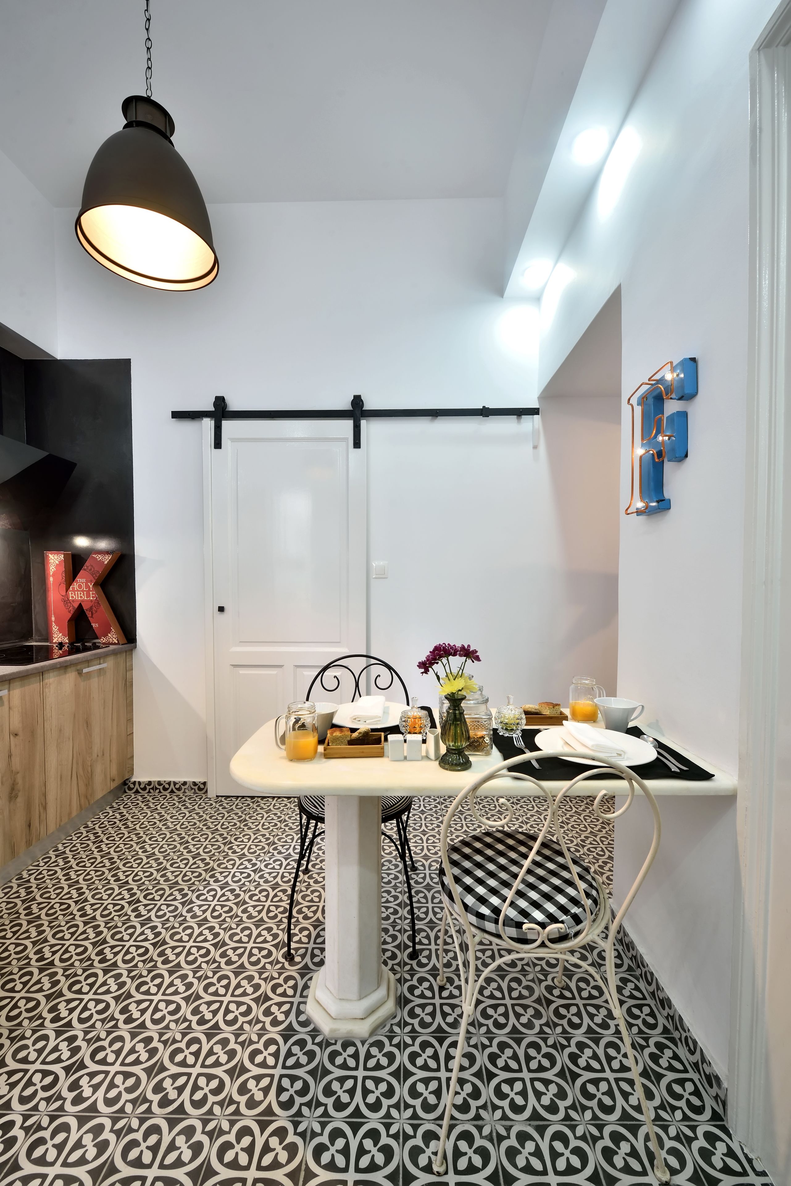 2 Mazi Suites
