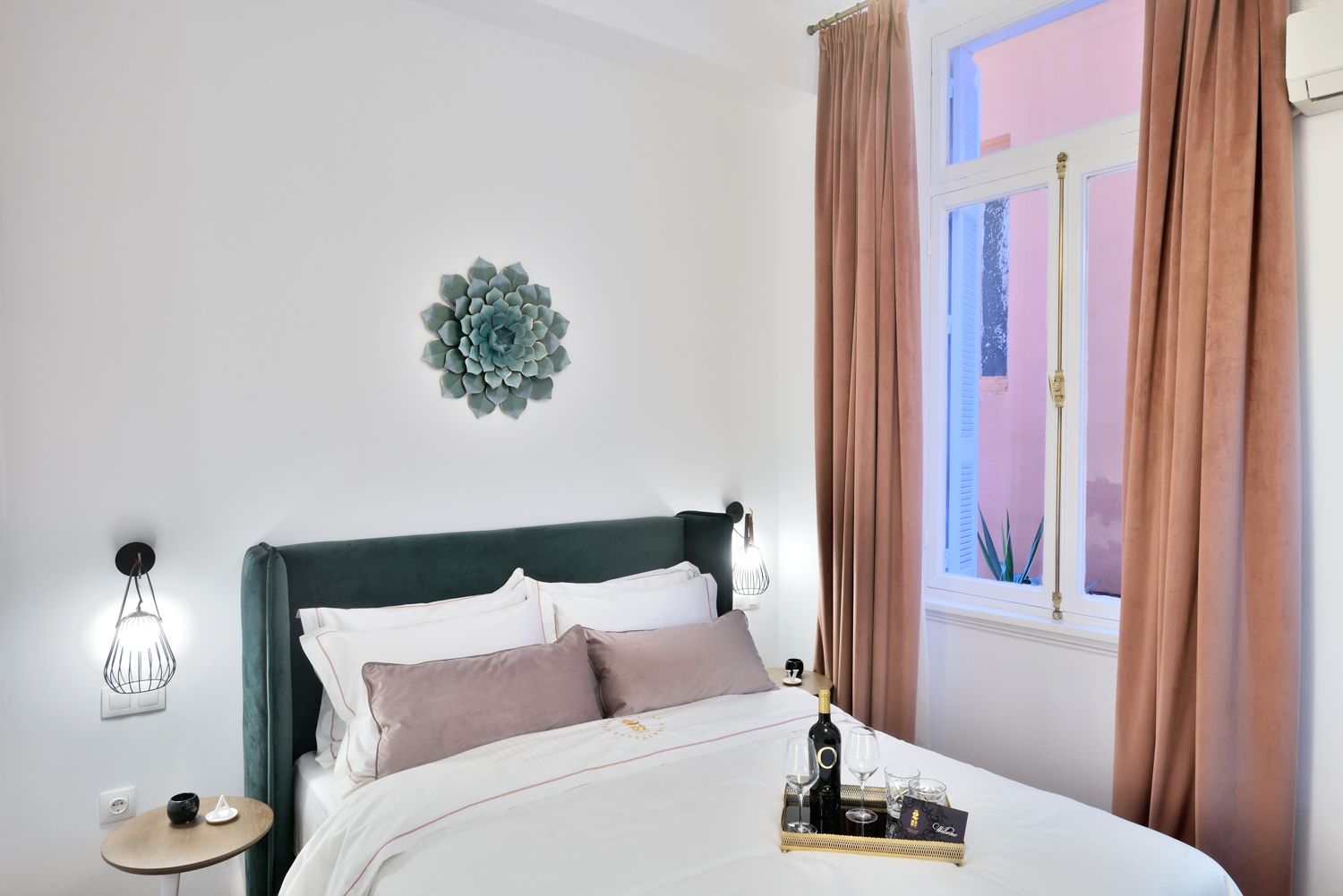 2 Mazi Suites