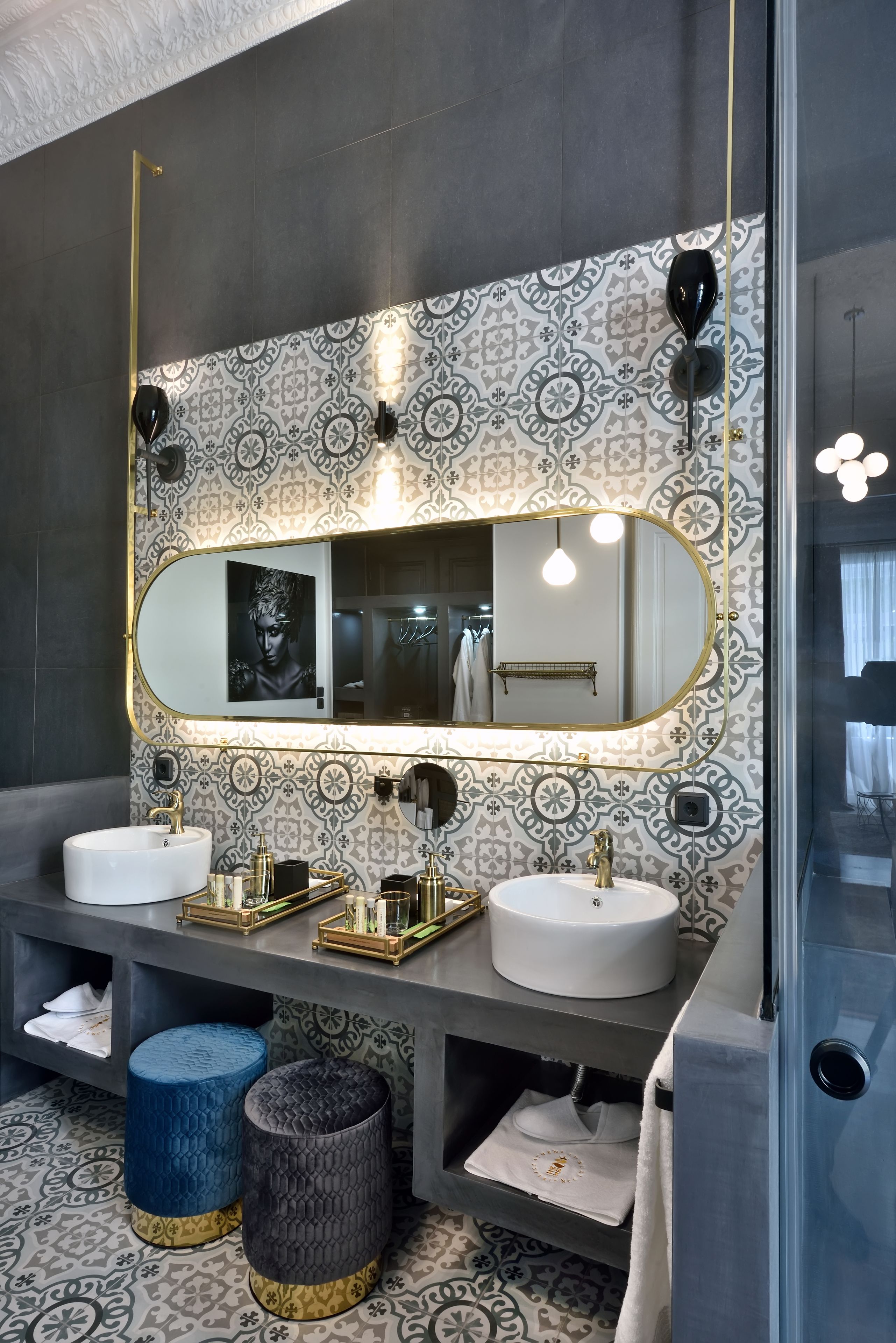 2 Mazi Suites