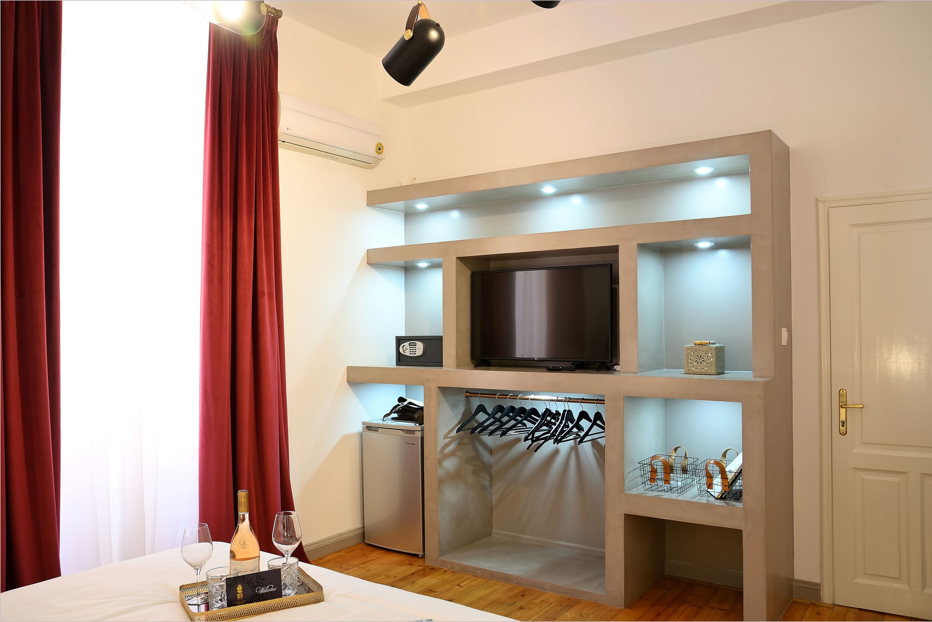 2 Mazi Suites