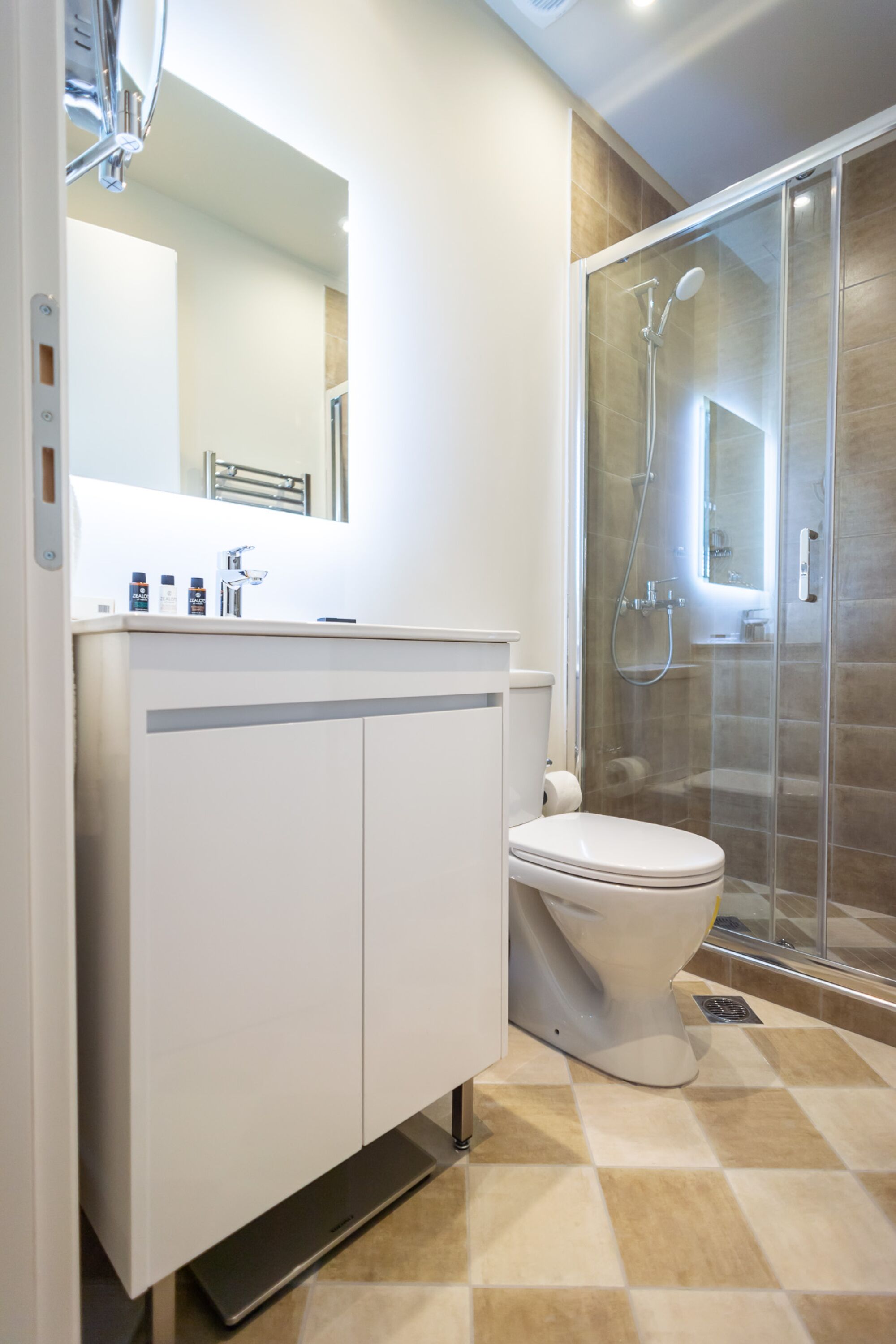 33 Solonos Suites