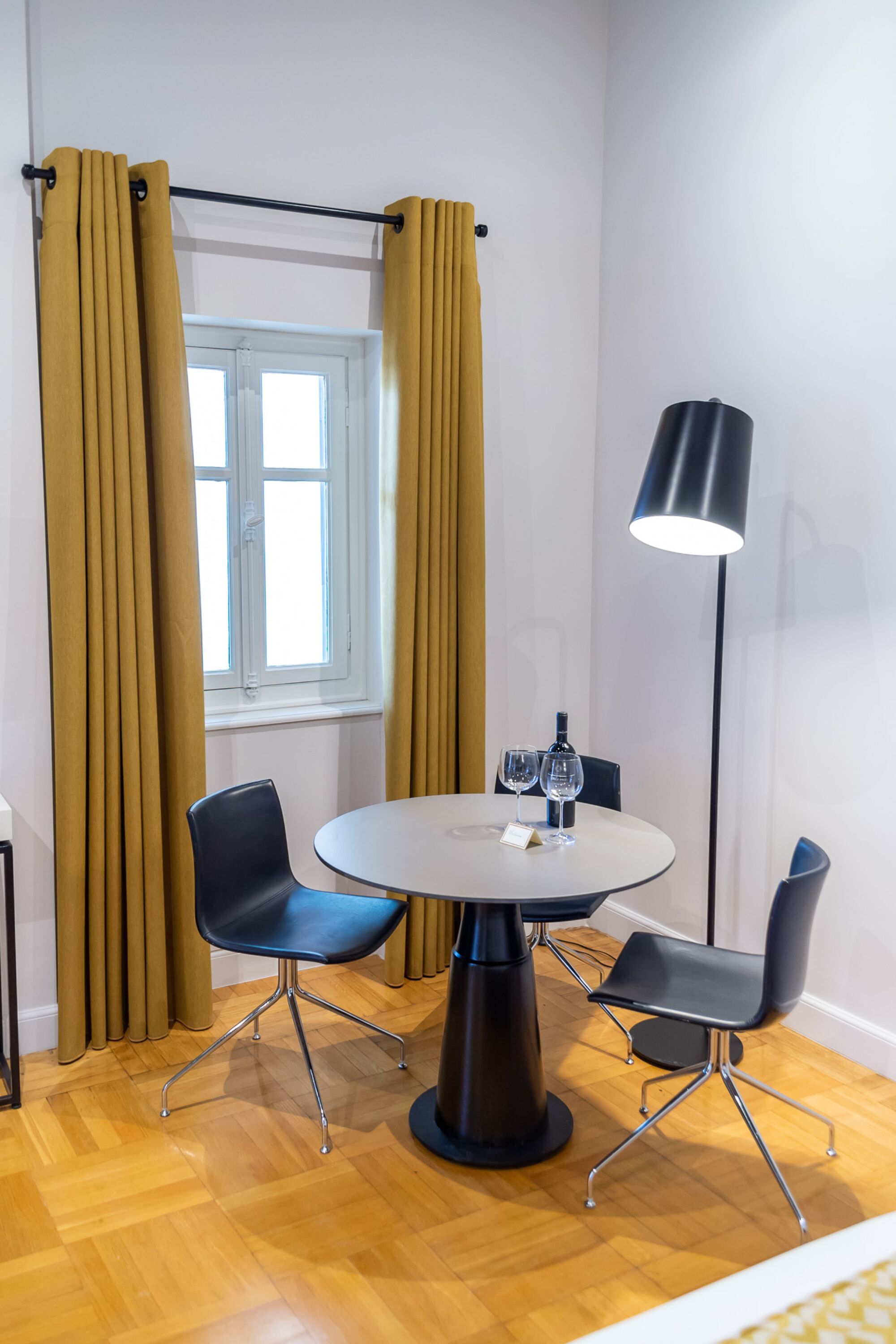 33 Solonos Suites
