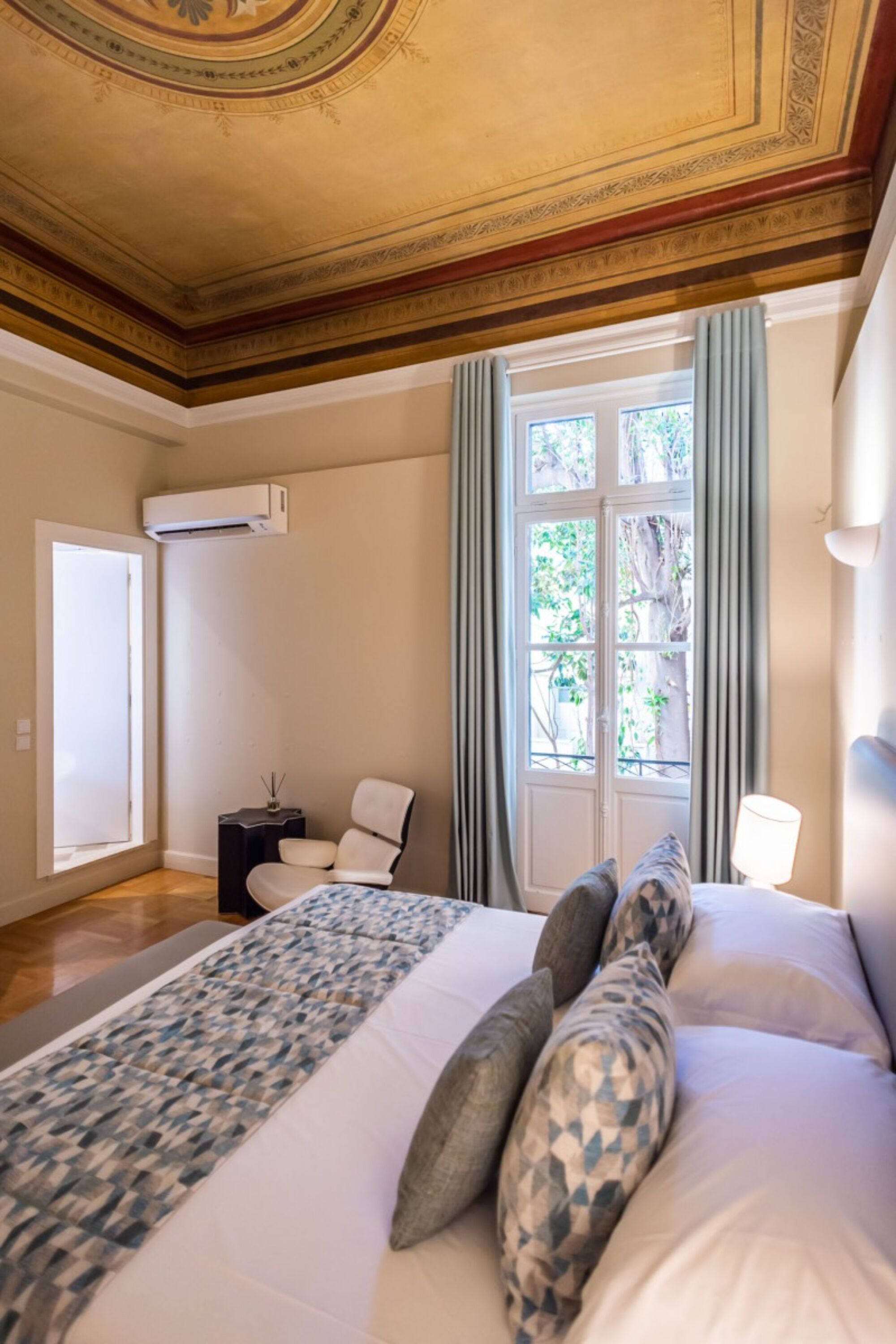 33 Solonos Suites