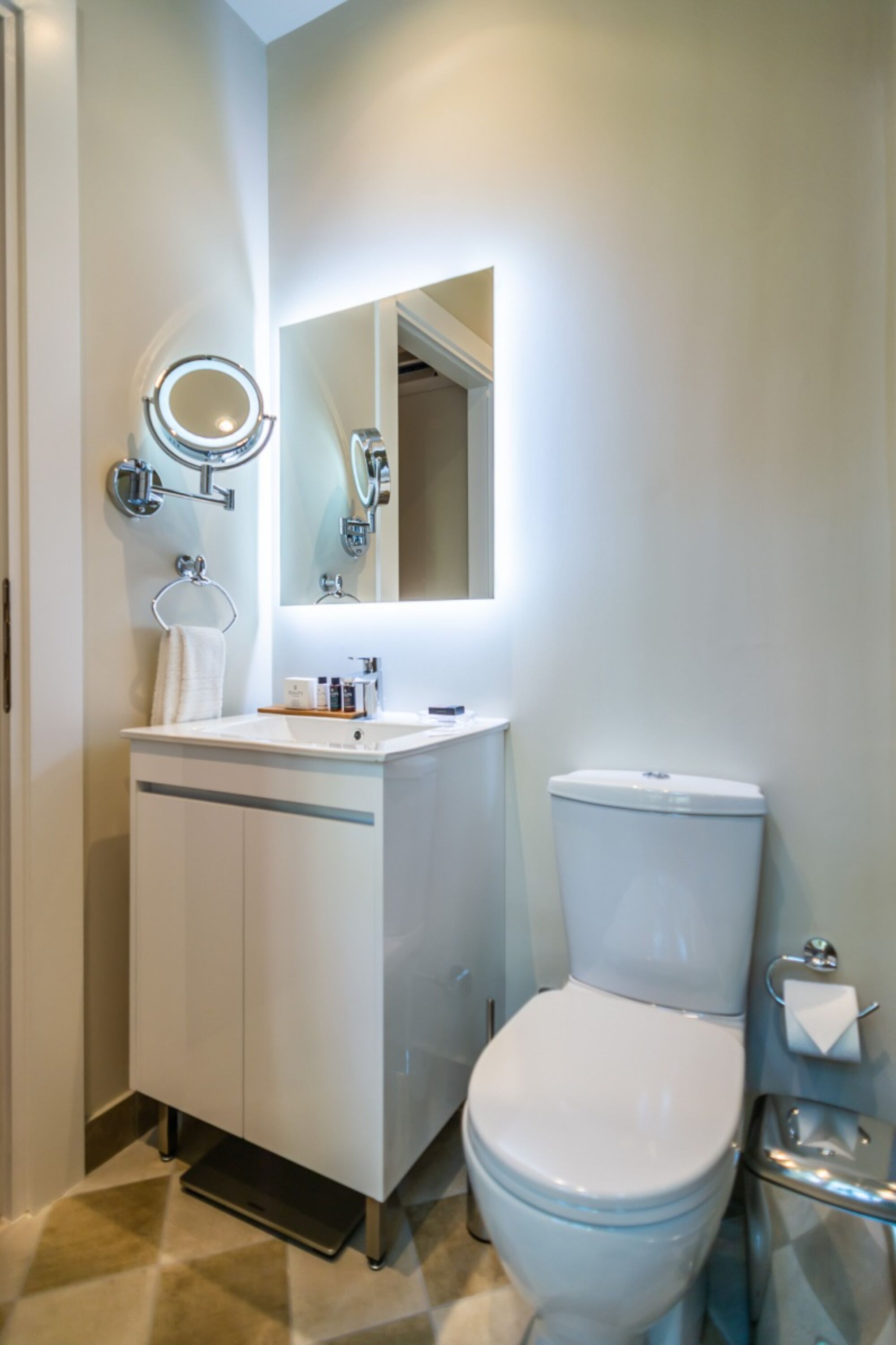 33 Solonos Suites