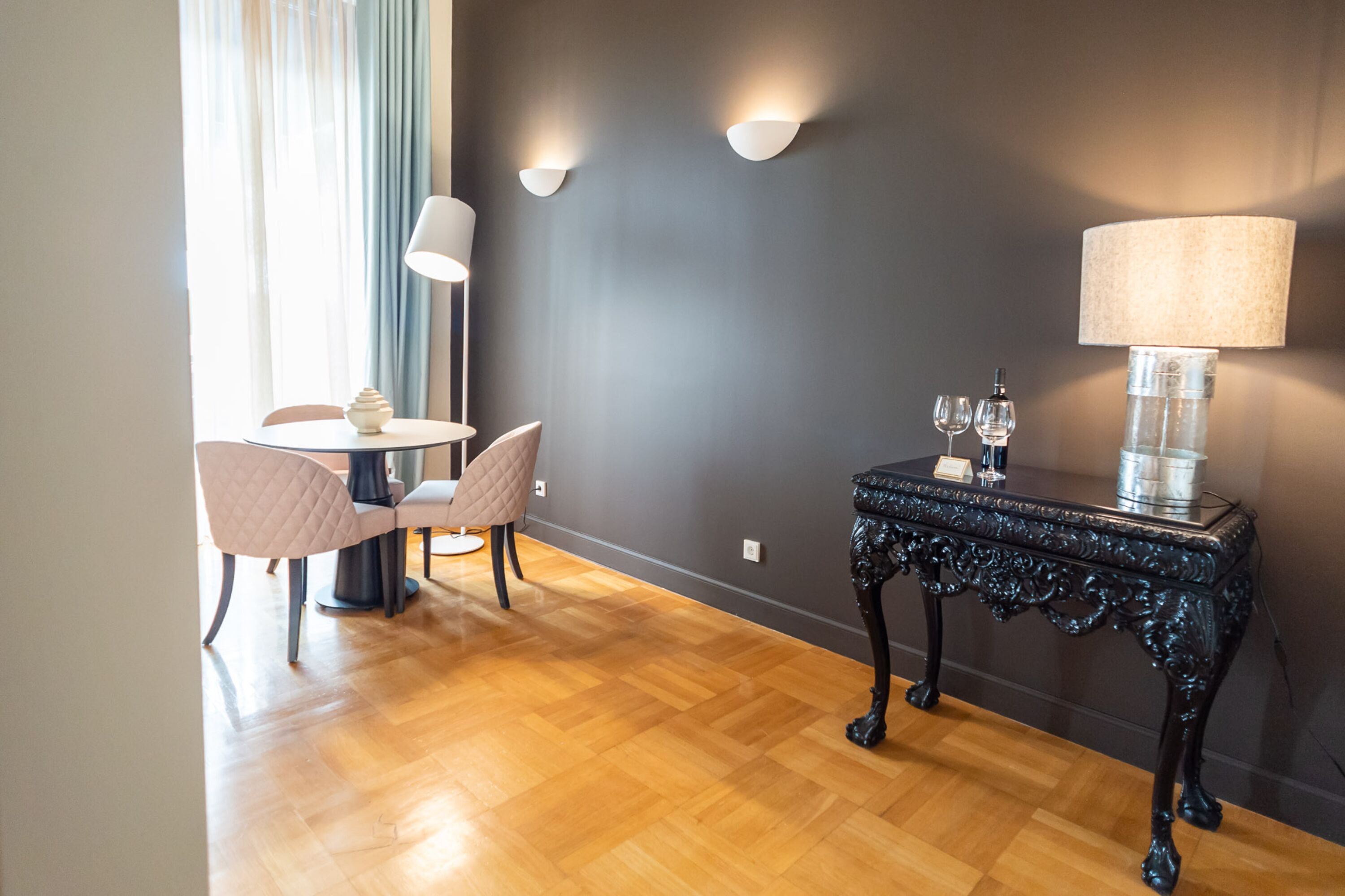 33 Solonos Suites