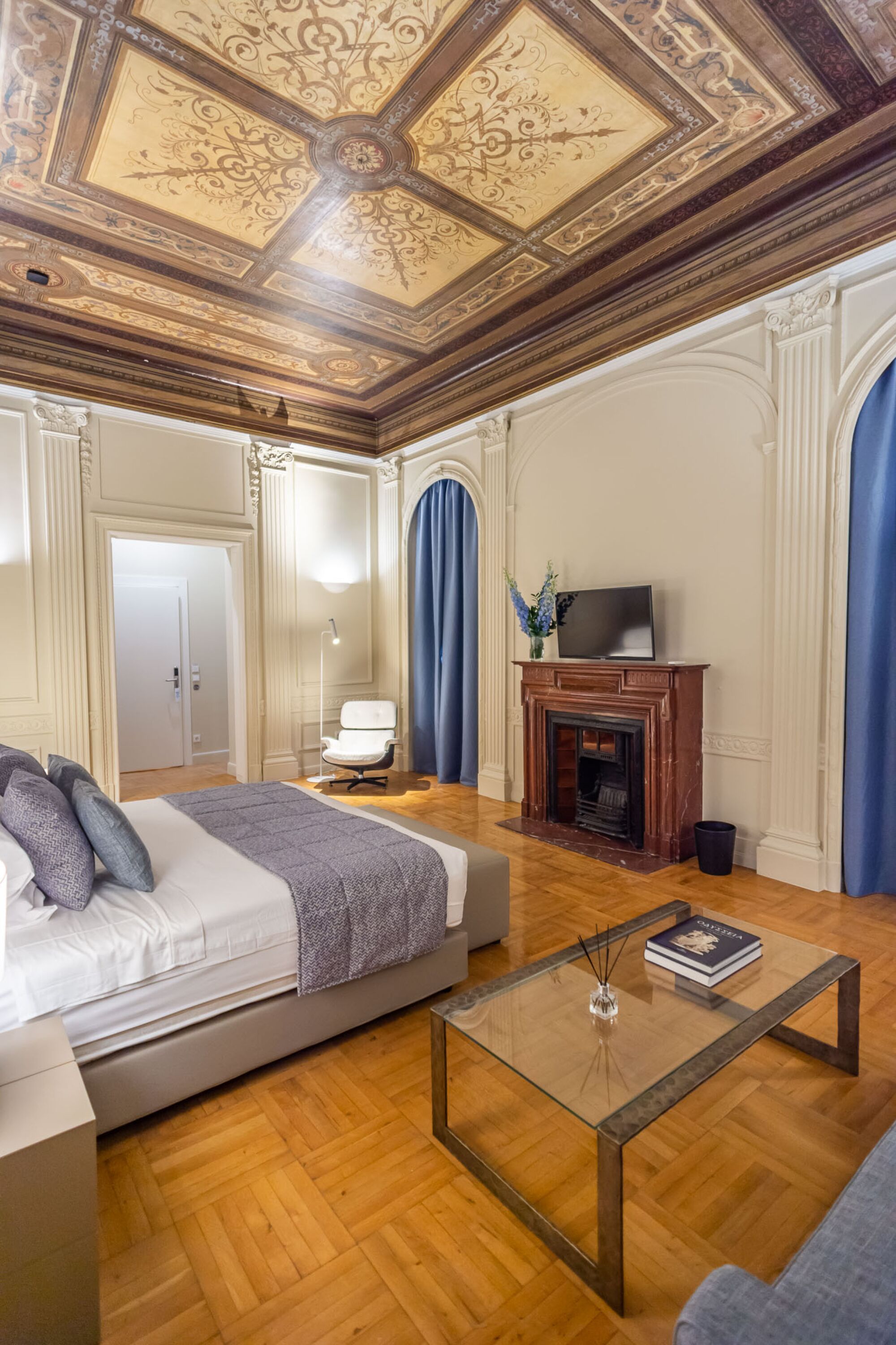 33 Solonos Suites