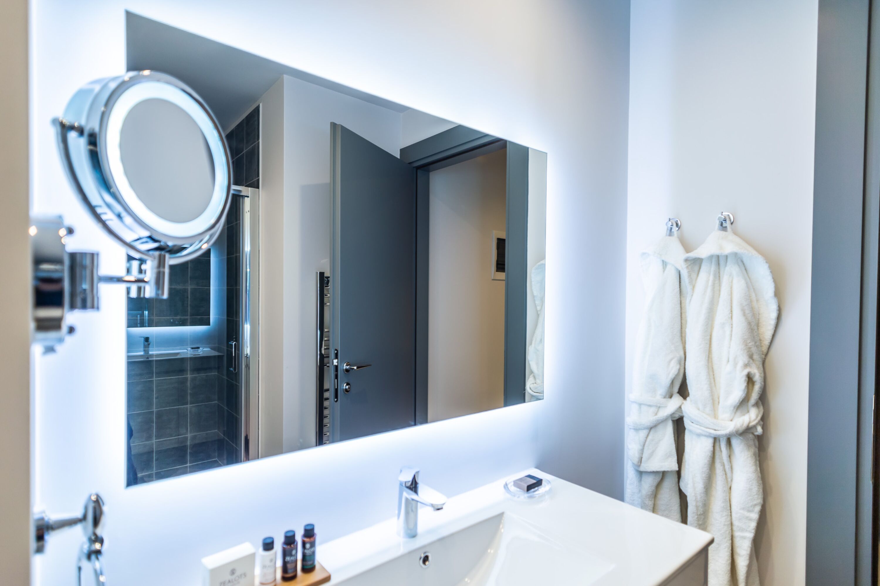33 Solonos Suites