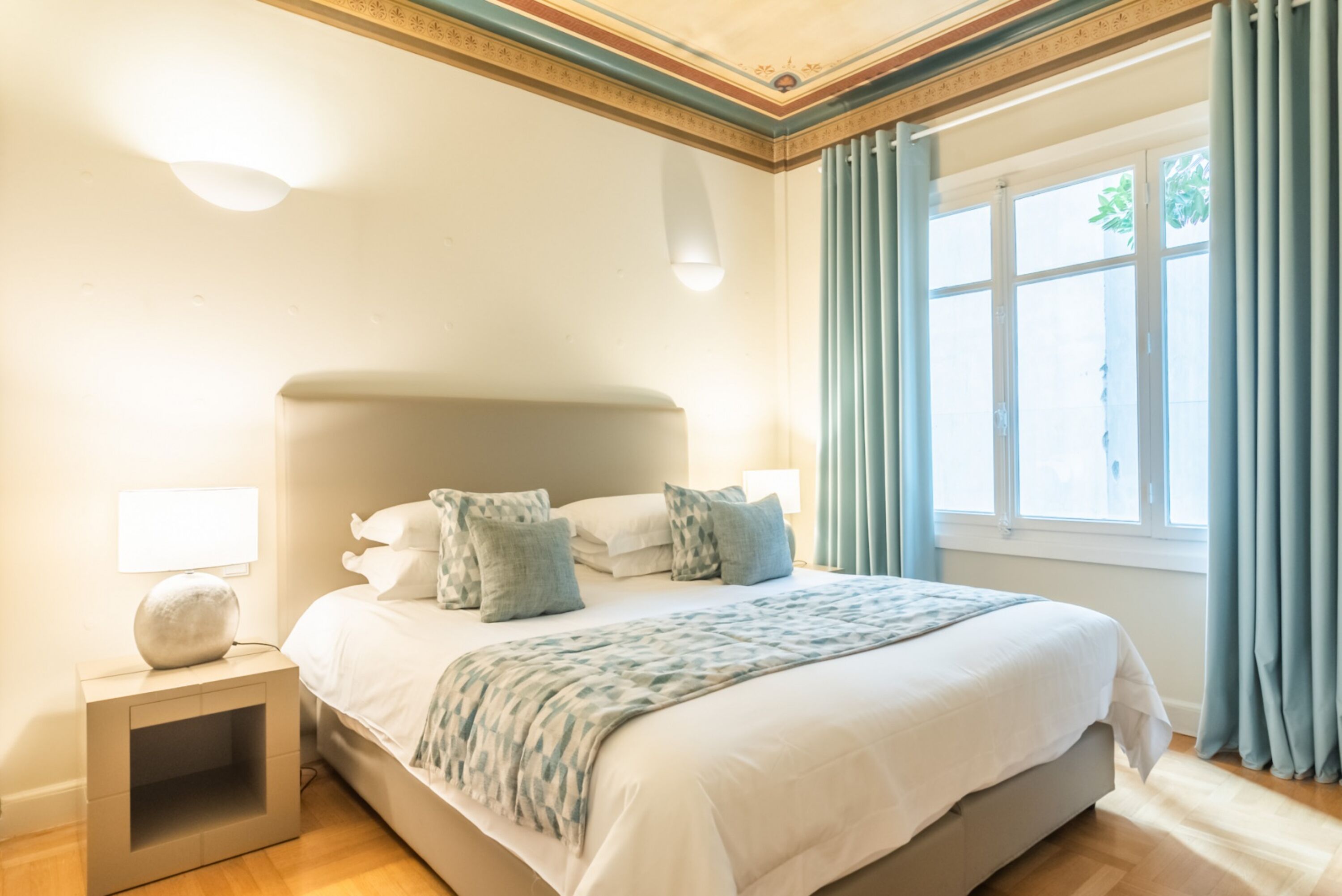 33 Solonos Suites