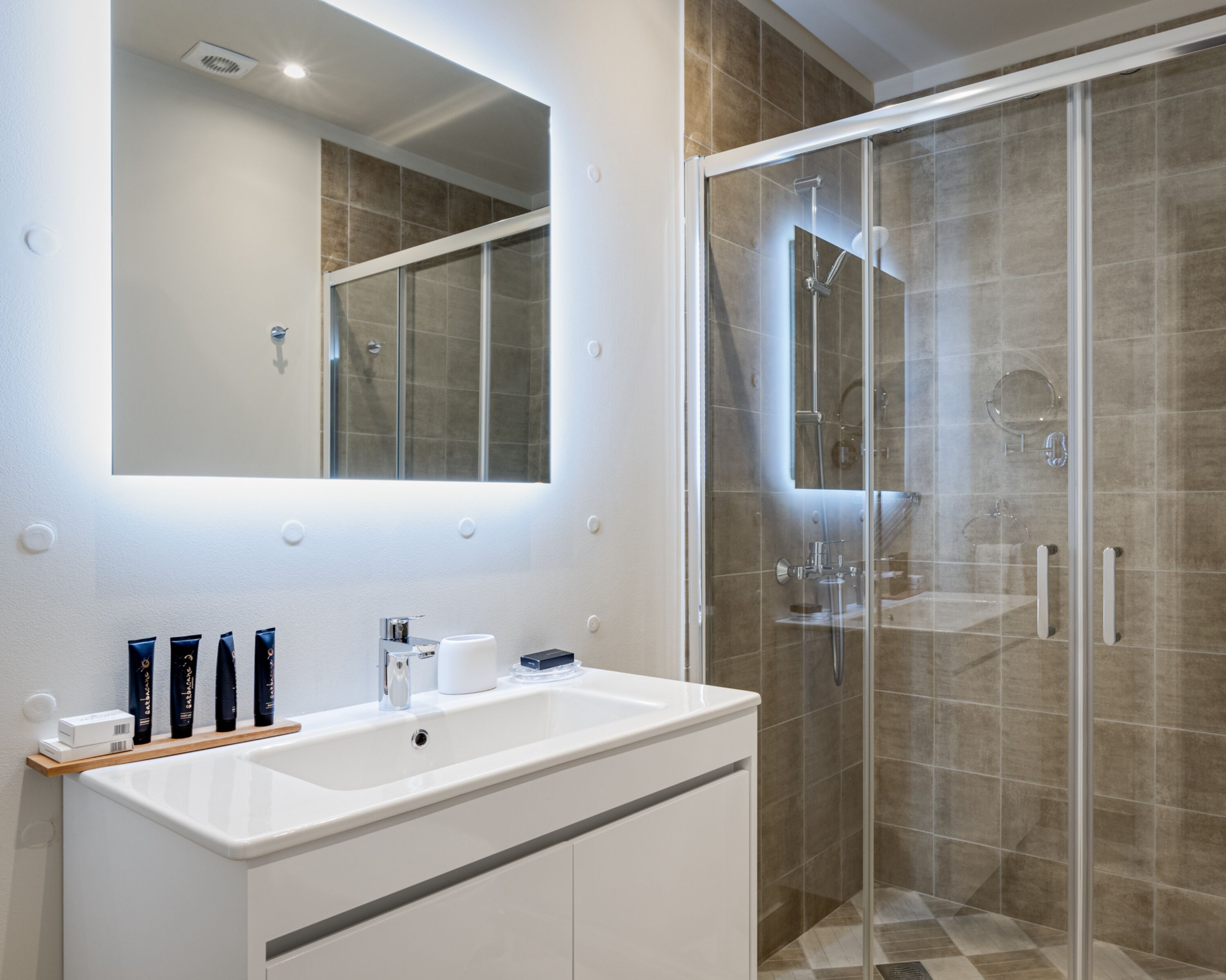 33 Solonos Suites