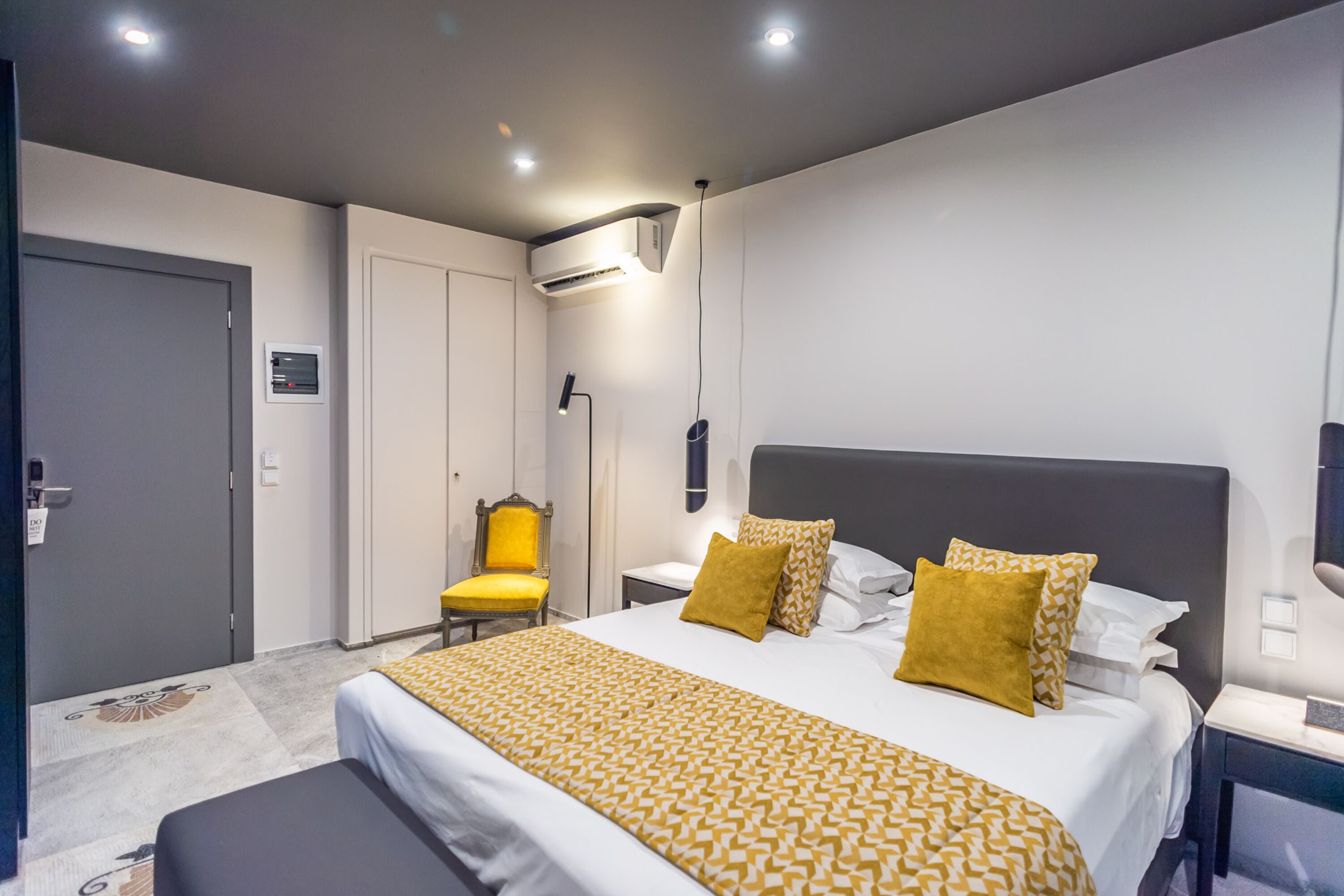 33 Solonos Suites
