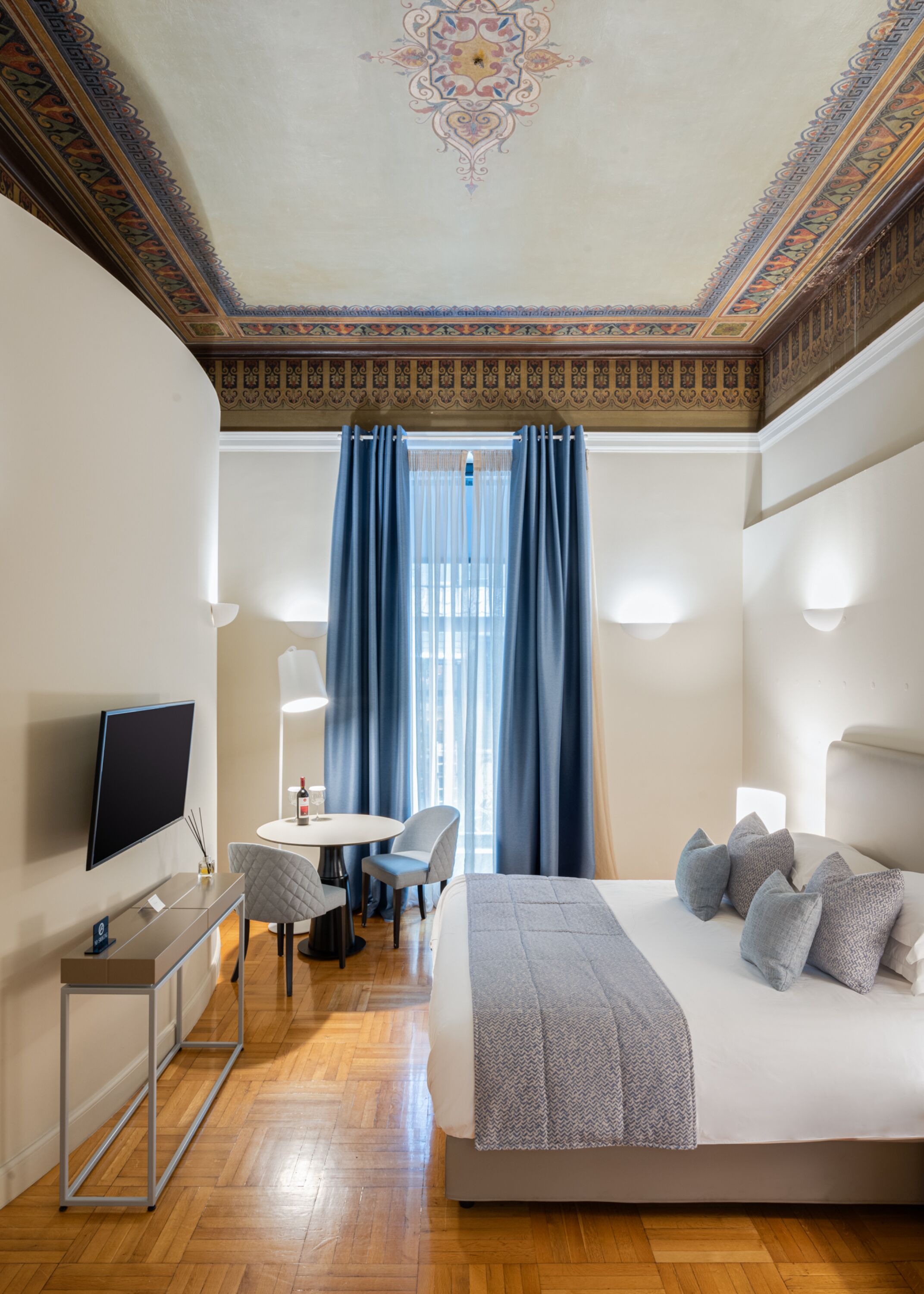 33 Solonos Suites