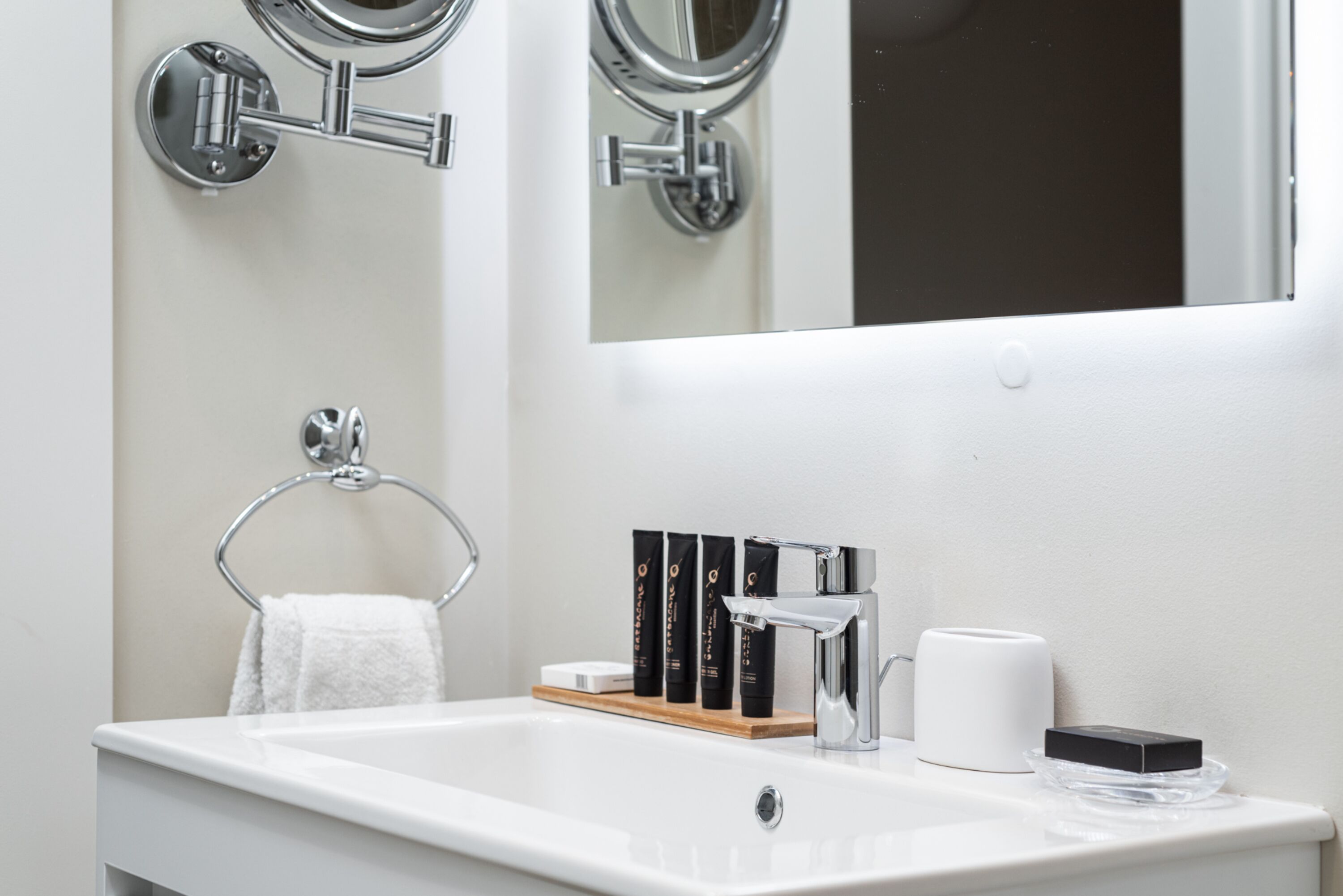 33 Solonos Suites