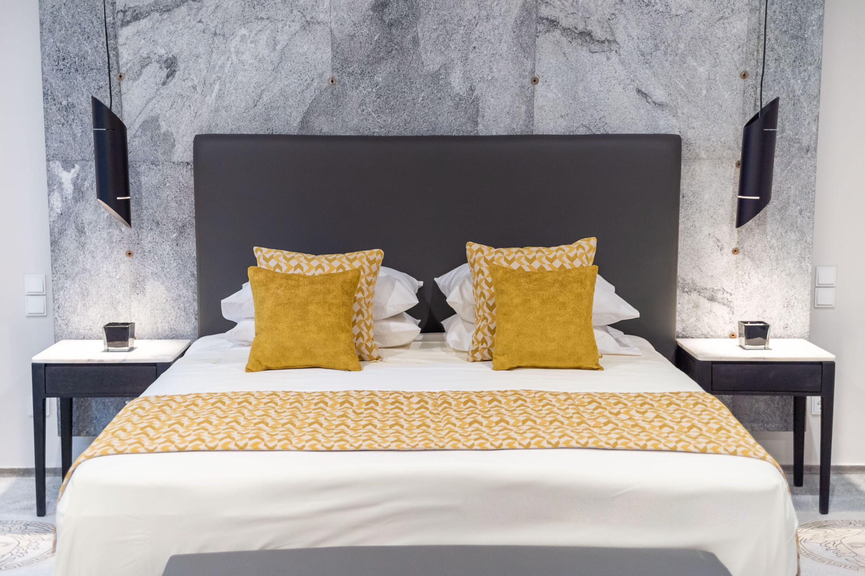 33 Solonos Suites