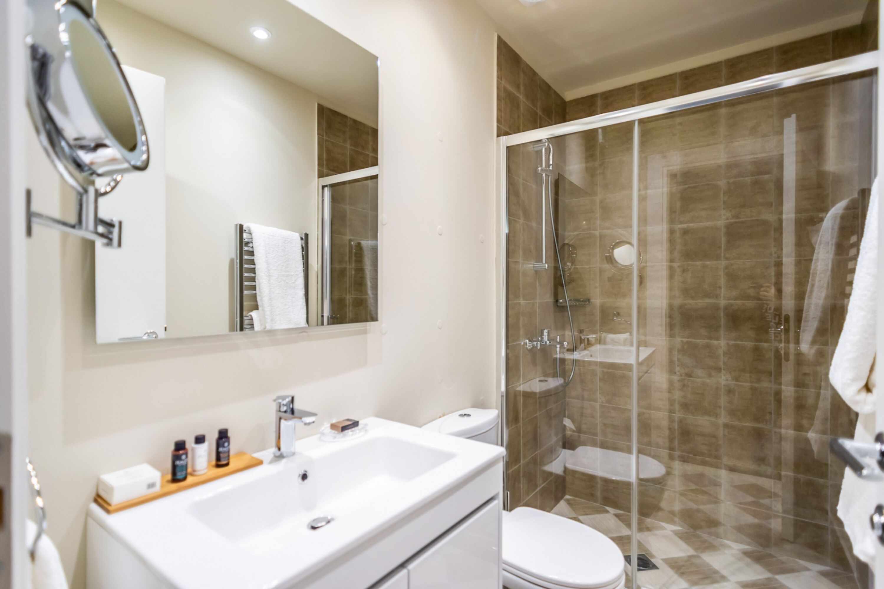 33 Solonos Suites