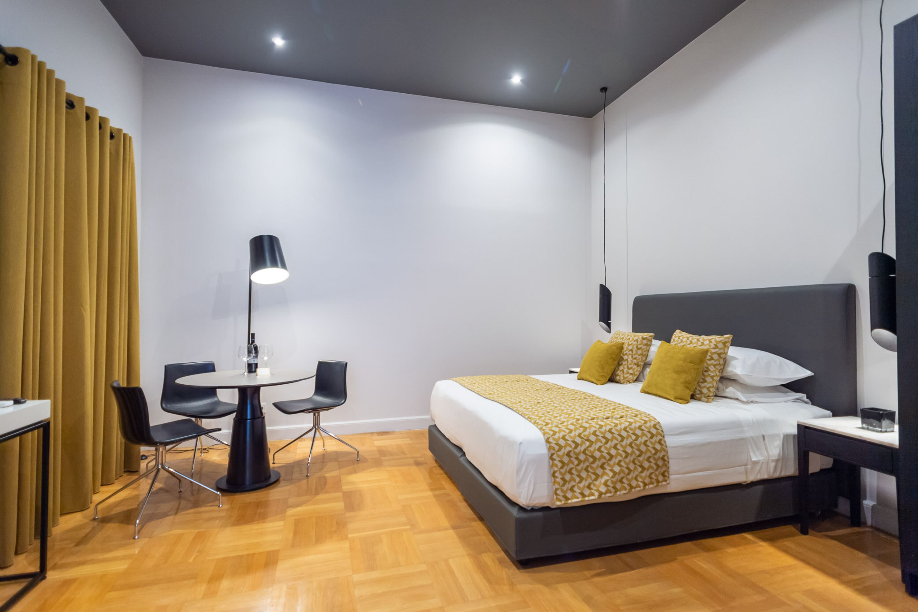 33 Solonos Suites