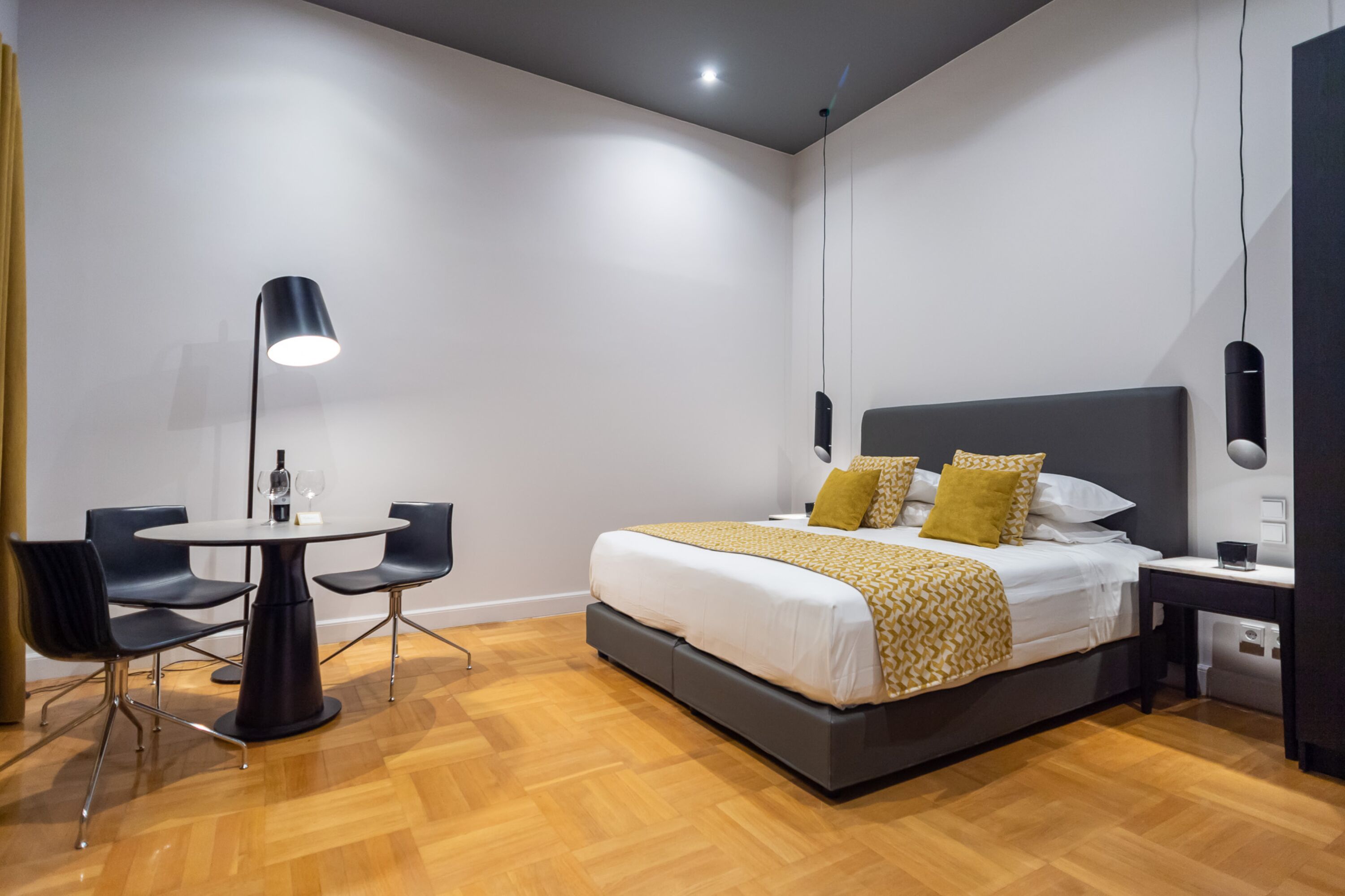 33 Solonos Suites