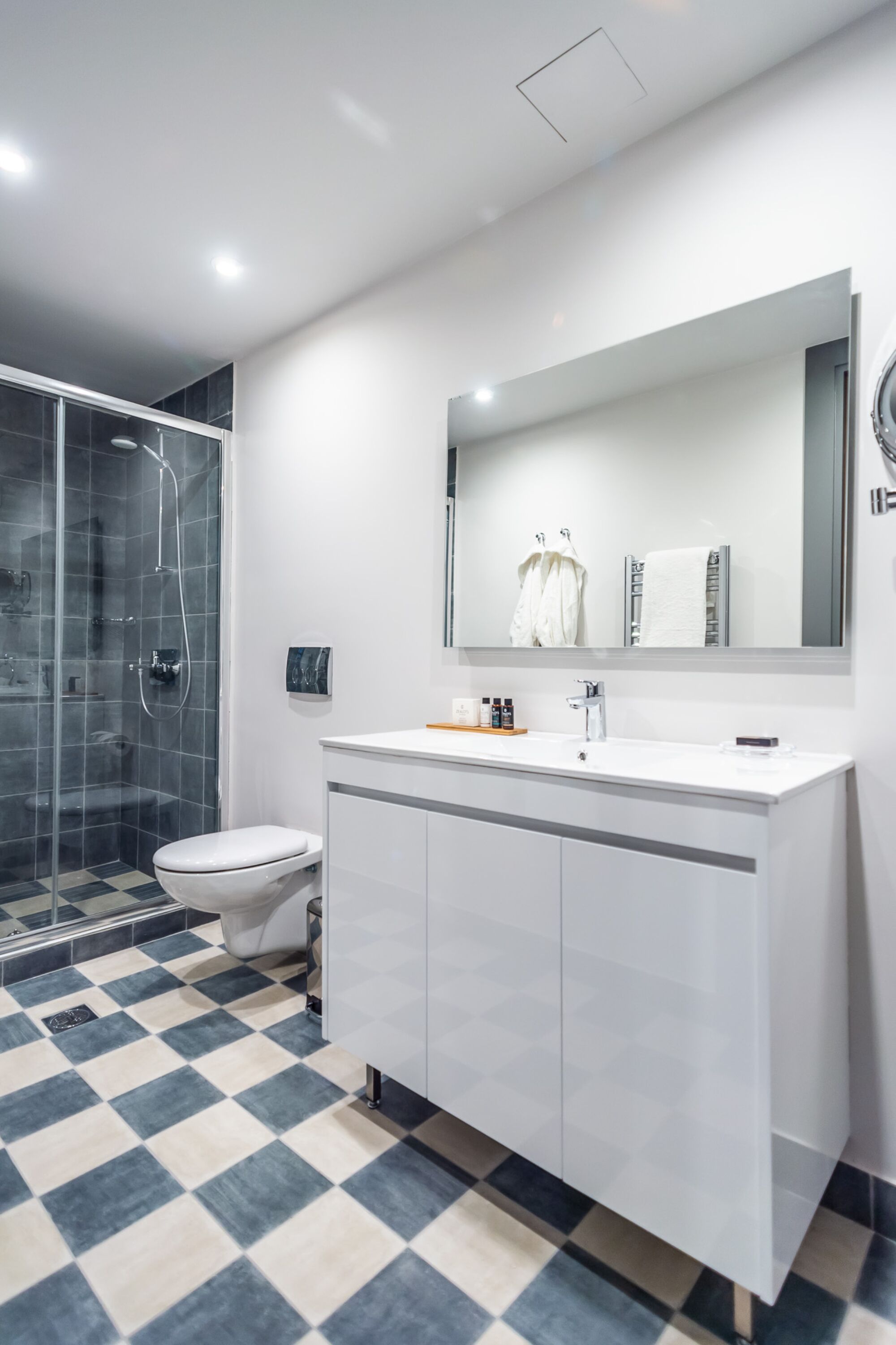 33 Solonos Suites