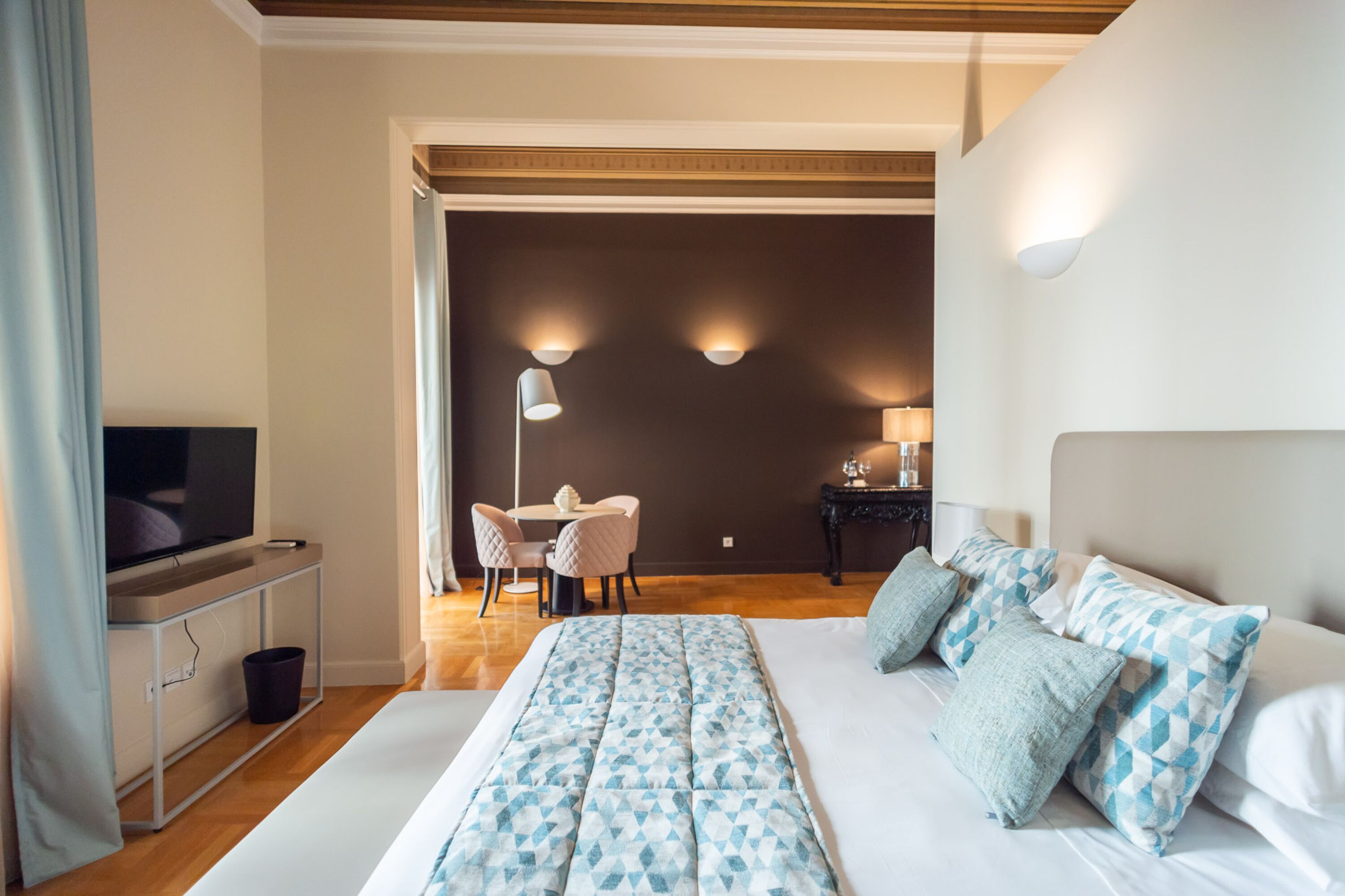 33 Solonos Suites