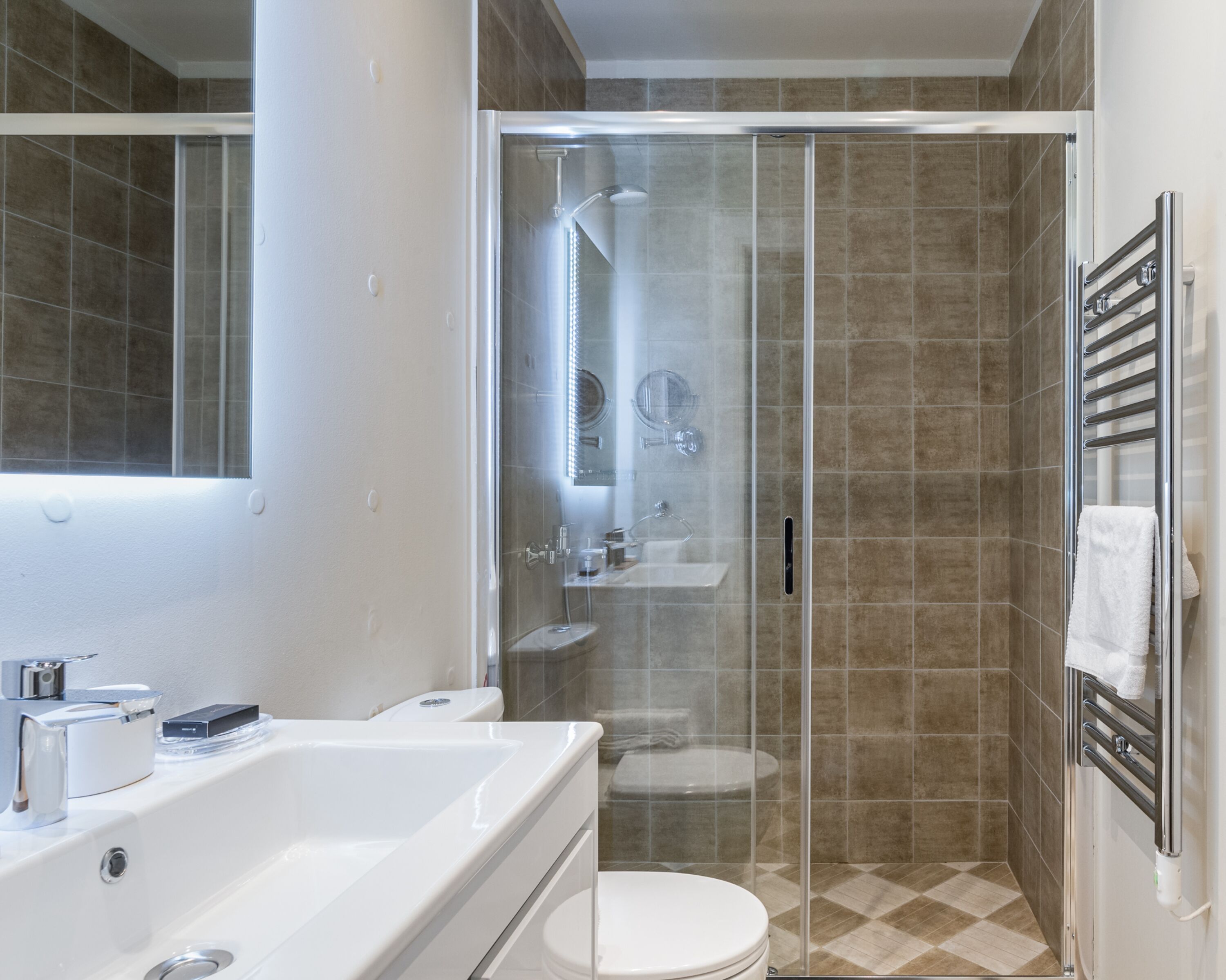33 Solonos Suites
