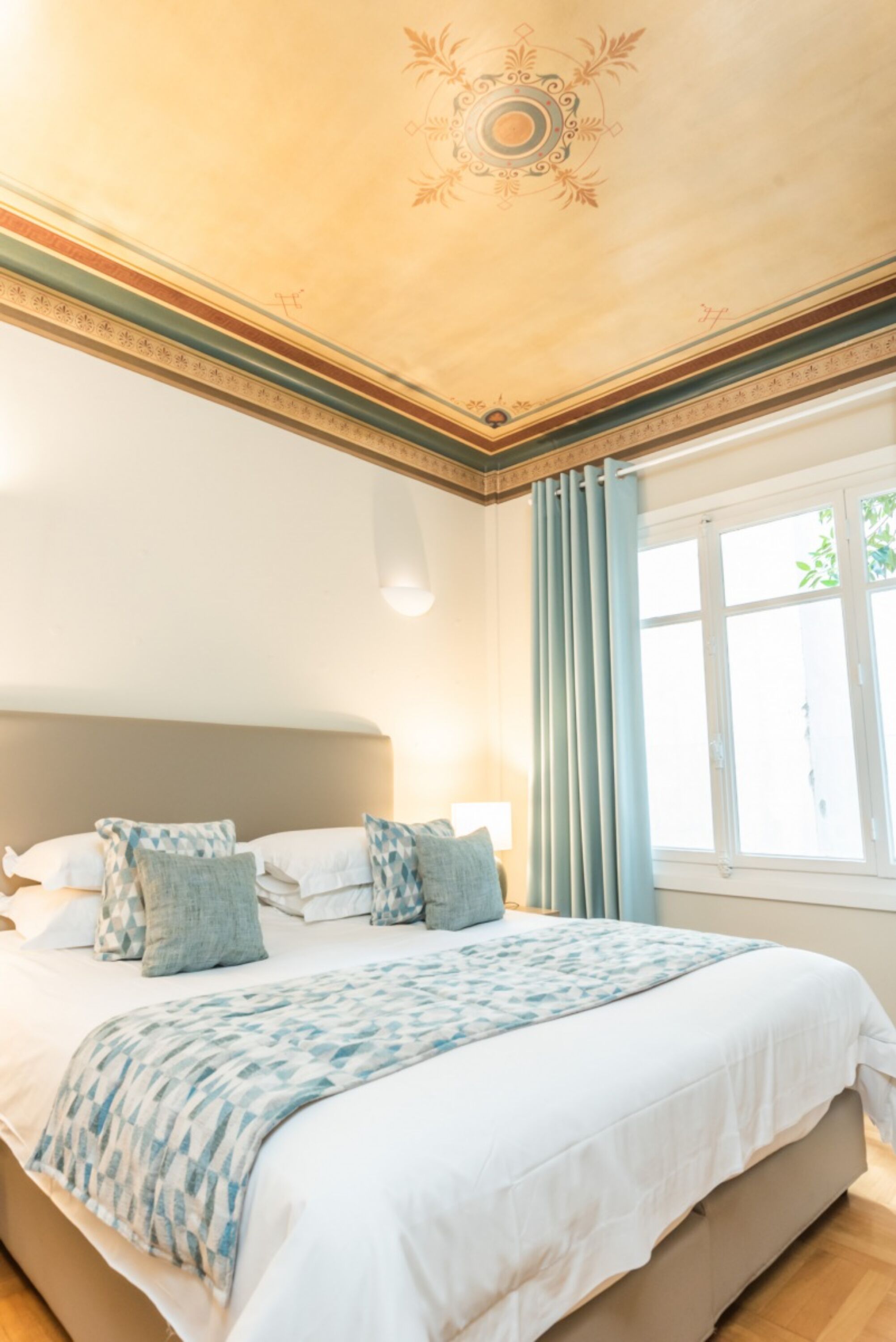 33 Solonos Suites