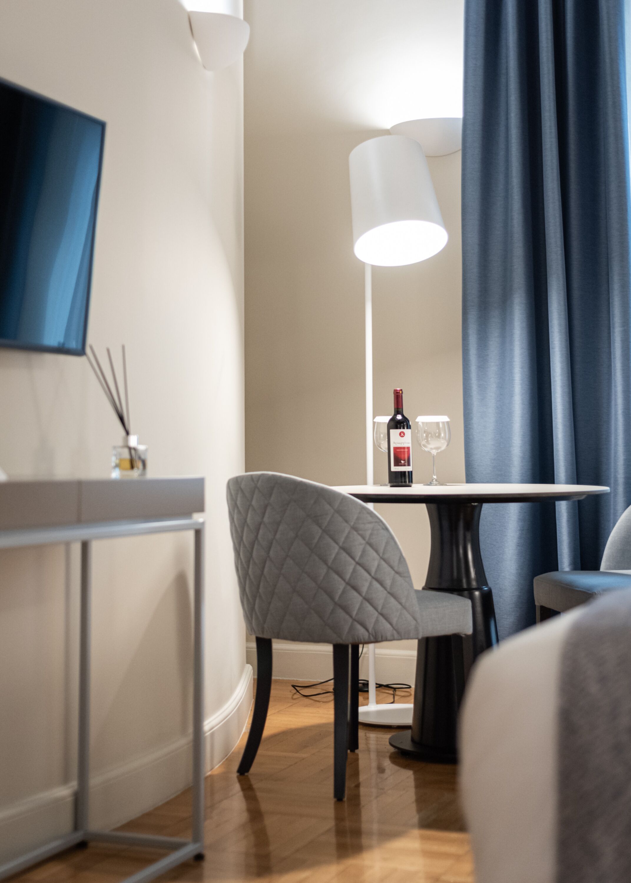33 Solonos Suites