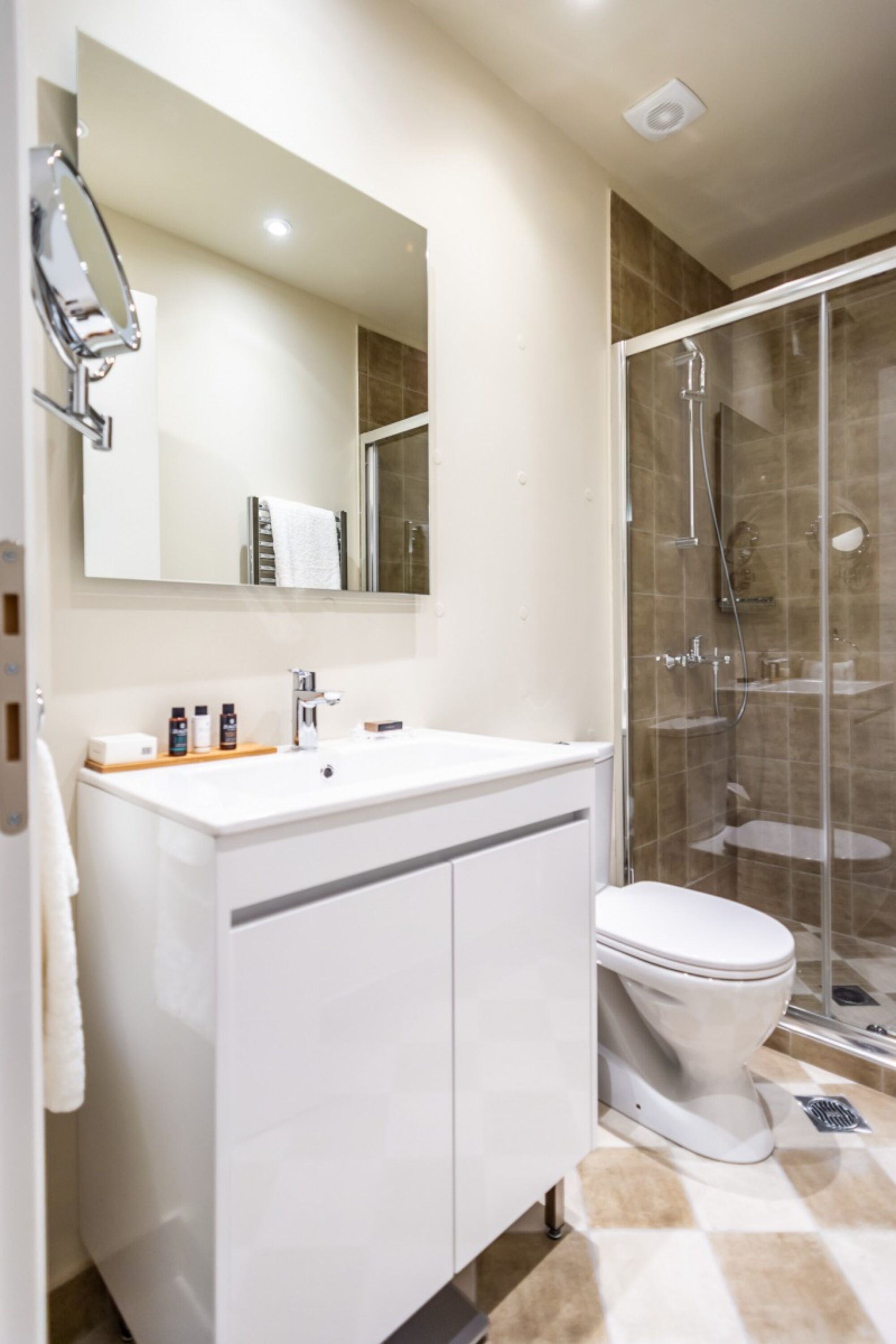 33 Solonos Suites