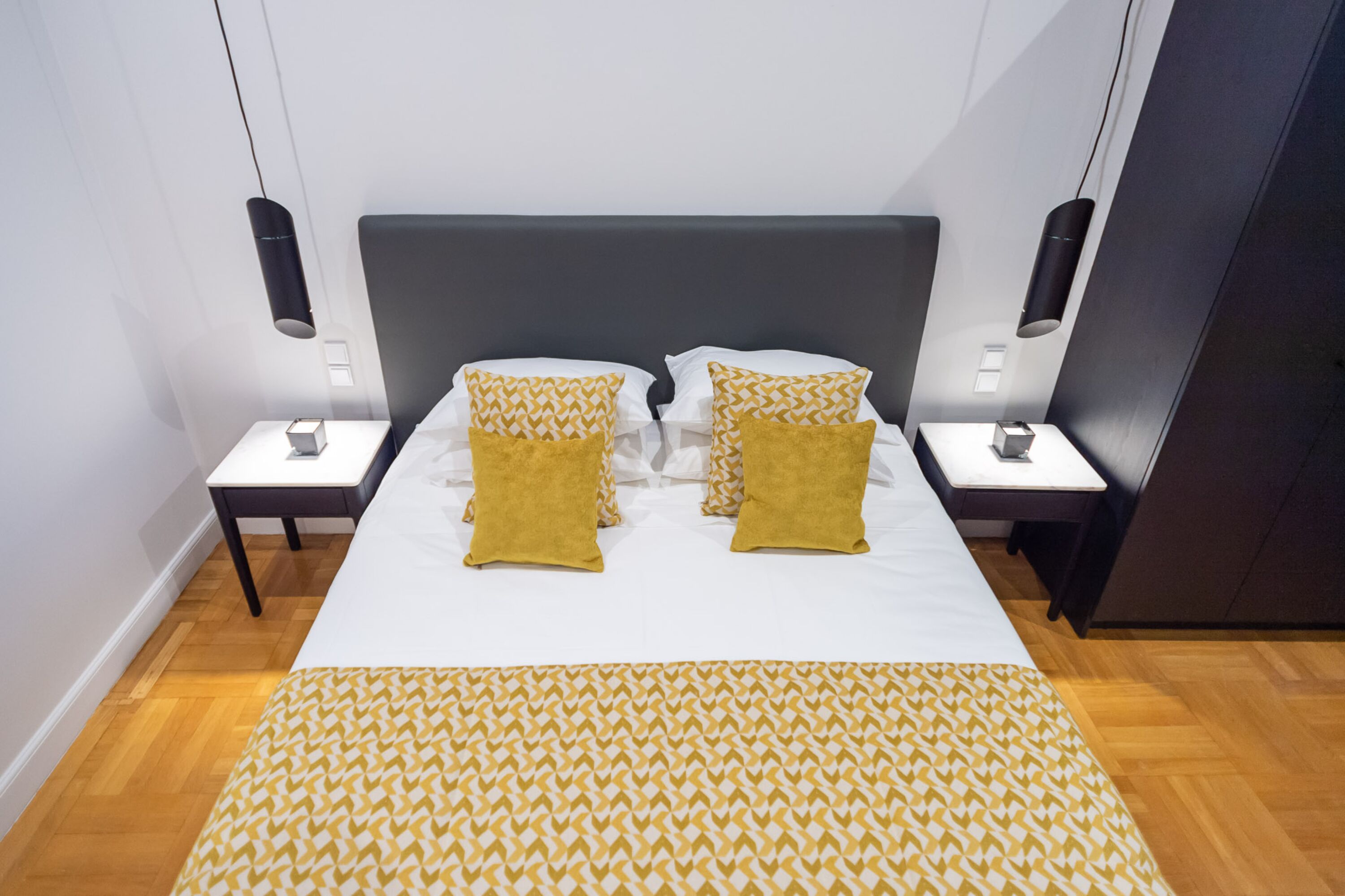 33 Solonos Suites
