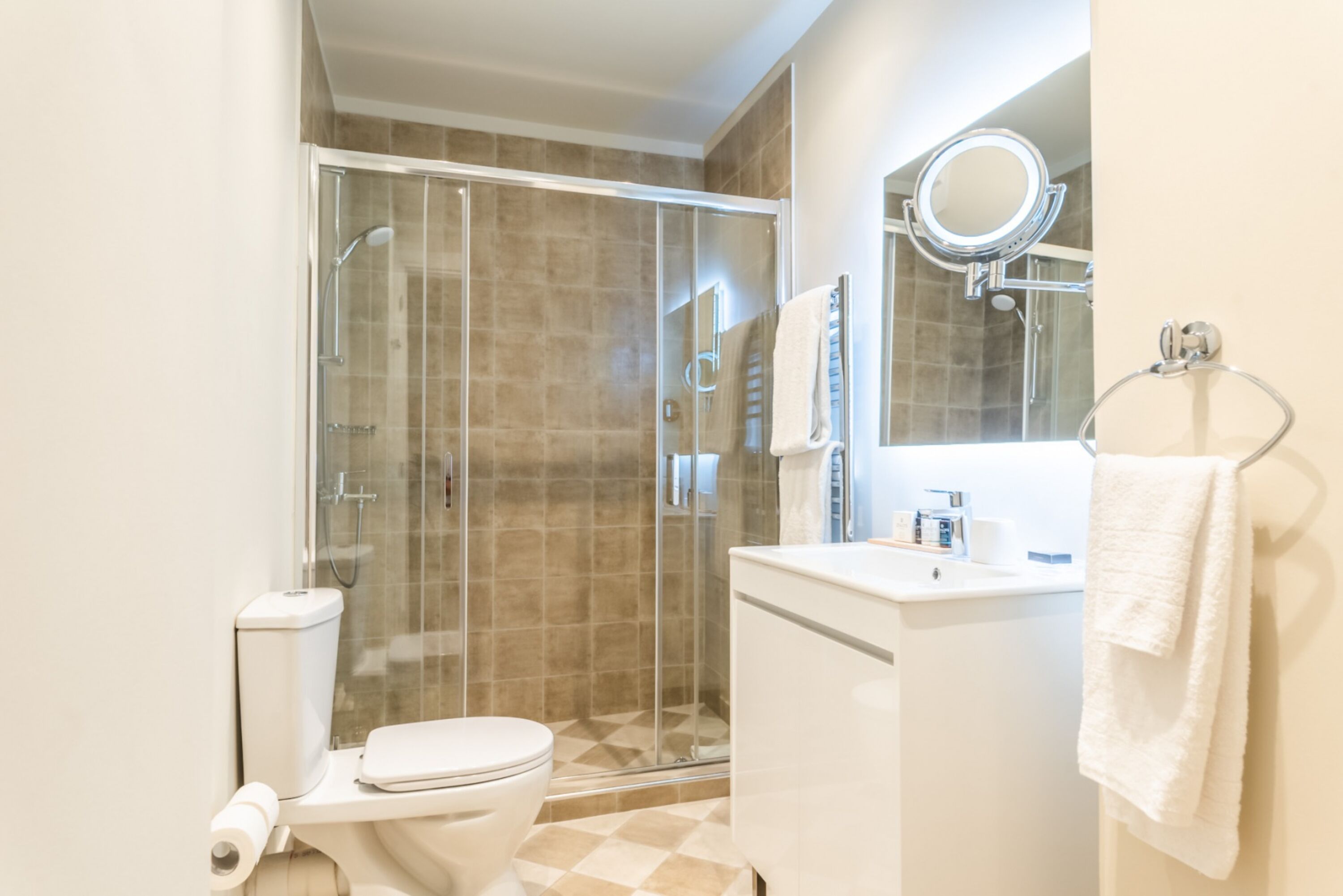 33 Solonos Suites